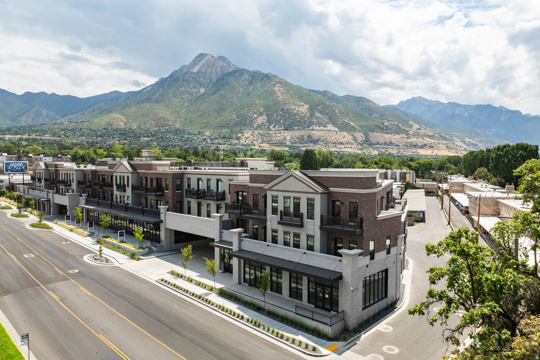 APOLLO SQUARE - Residential
