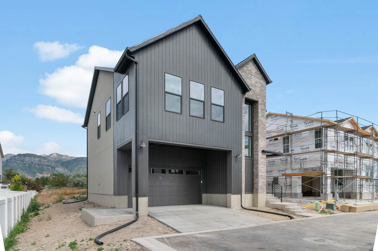 BROADVIEW SHORES COTTAGES 811 - Residential