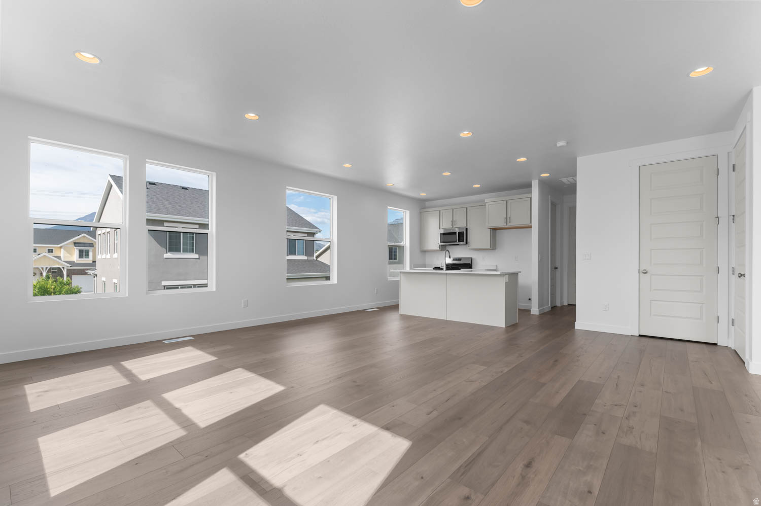 BROADVIEW SHORES COTTAGES 811 - Residential