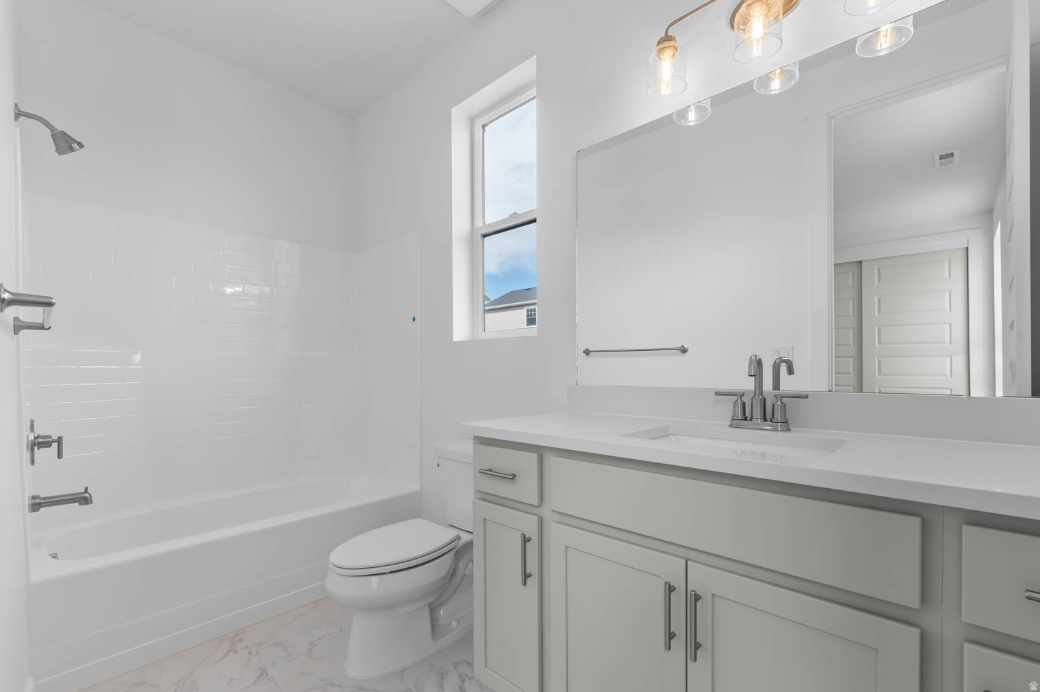 BROADVIEW SHORES COTTAGES 811 - Residential
