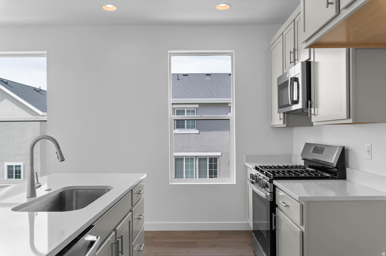 BROADVIEW SHORES COTTAGES 811 - Residential