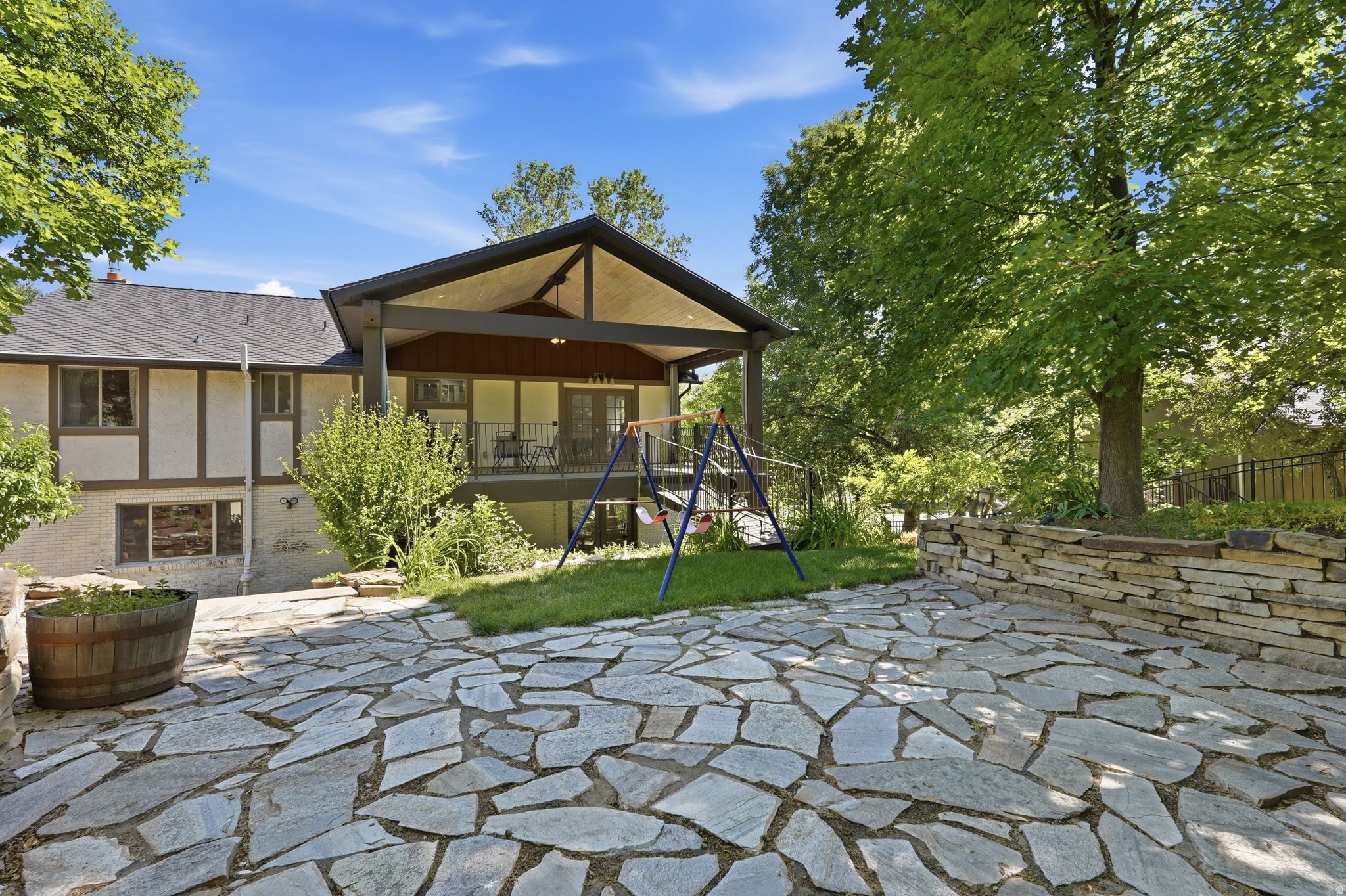 HODS HOLLOW - Residential