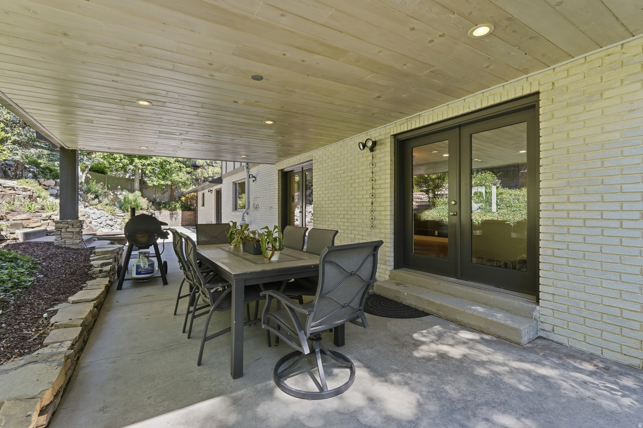 HODS HOLLOW - Residential