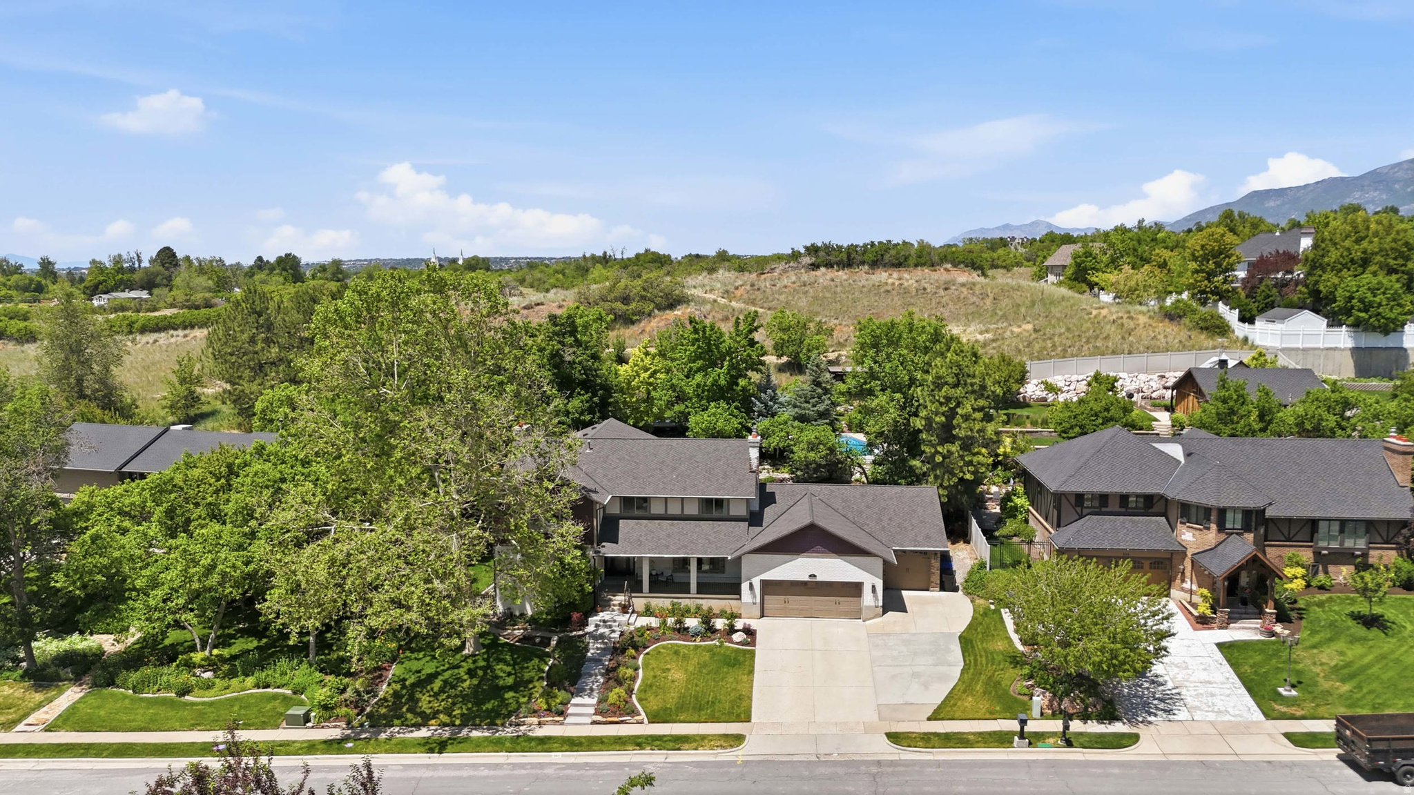 HODS HOLLOW - Residential