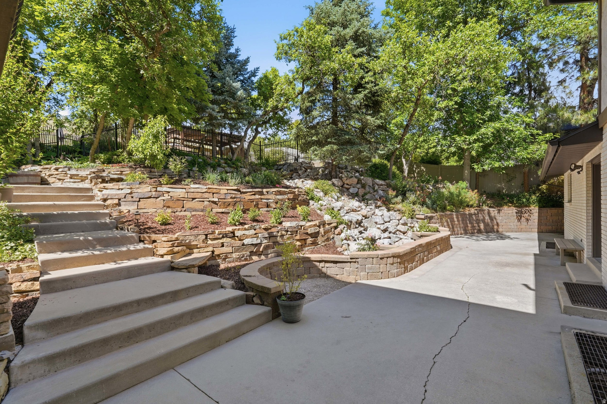HODS HOLLOW - Residential