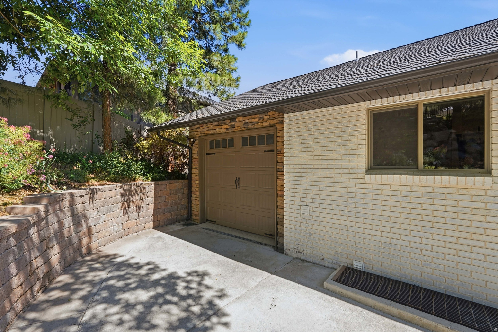 HODS HOLLOW - Residential