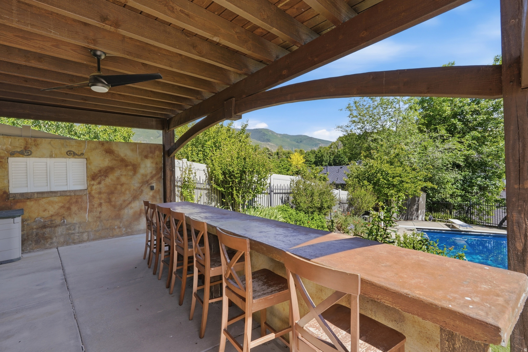 HODS HOLLOW - Residential