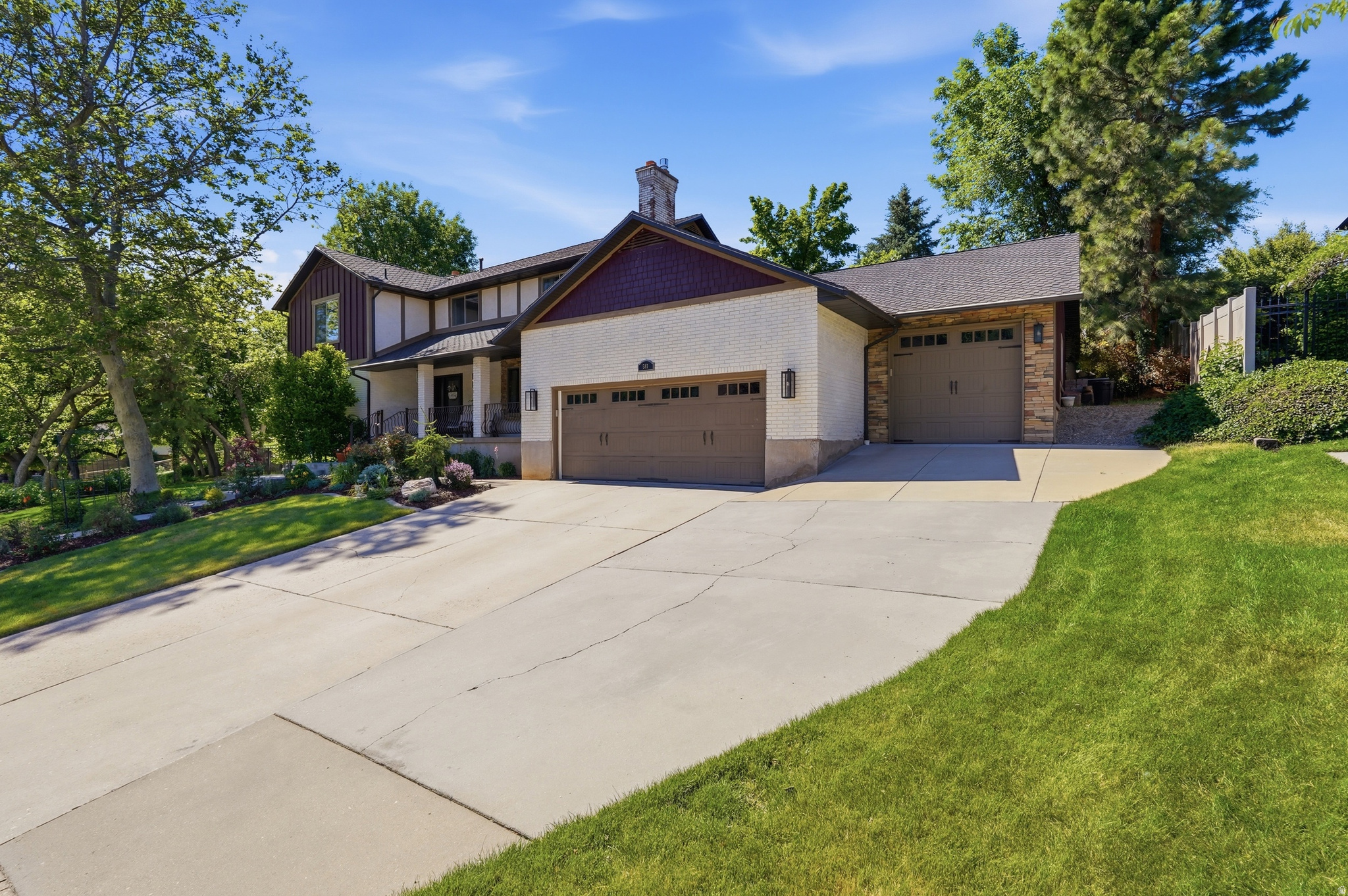 HODS HOLLOW - Residential
