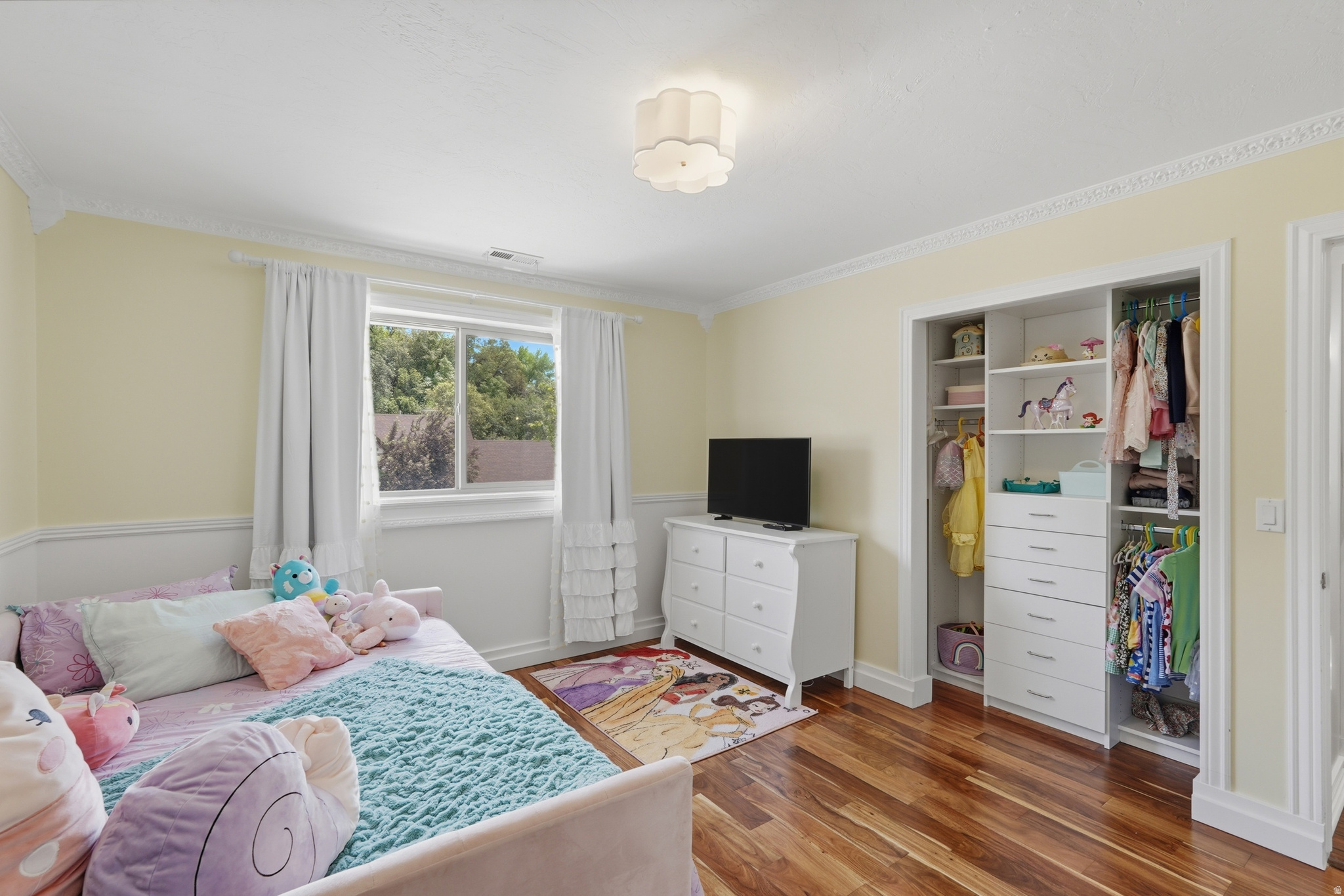 HODS HOLLOW - Residential