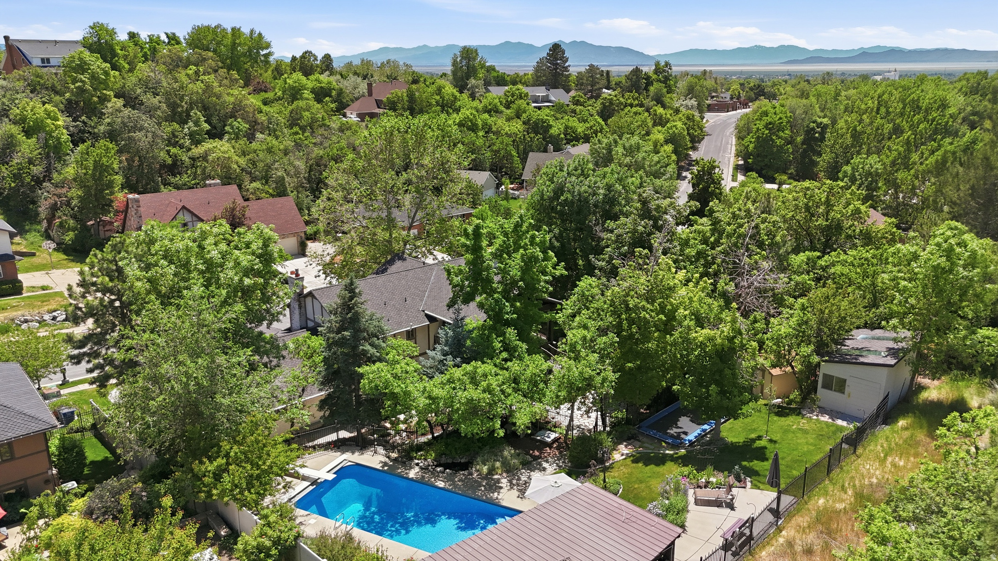 HODS HOLLOW - Residential