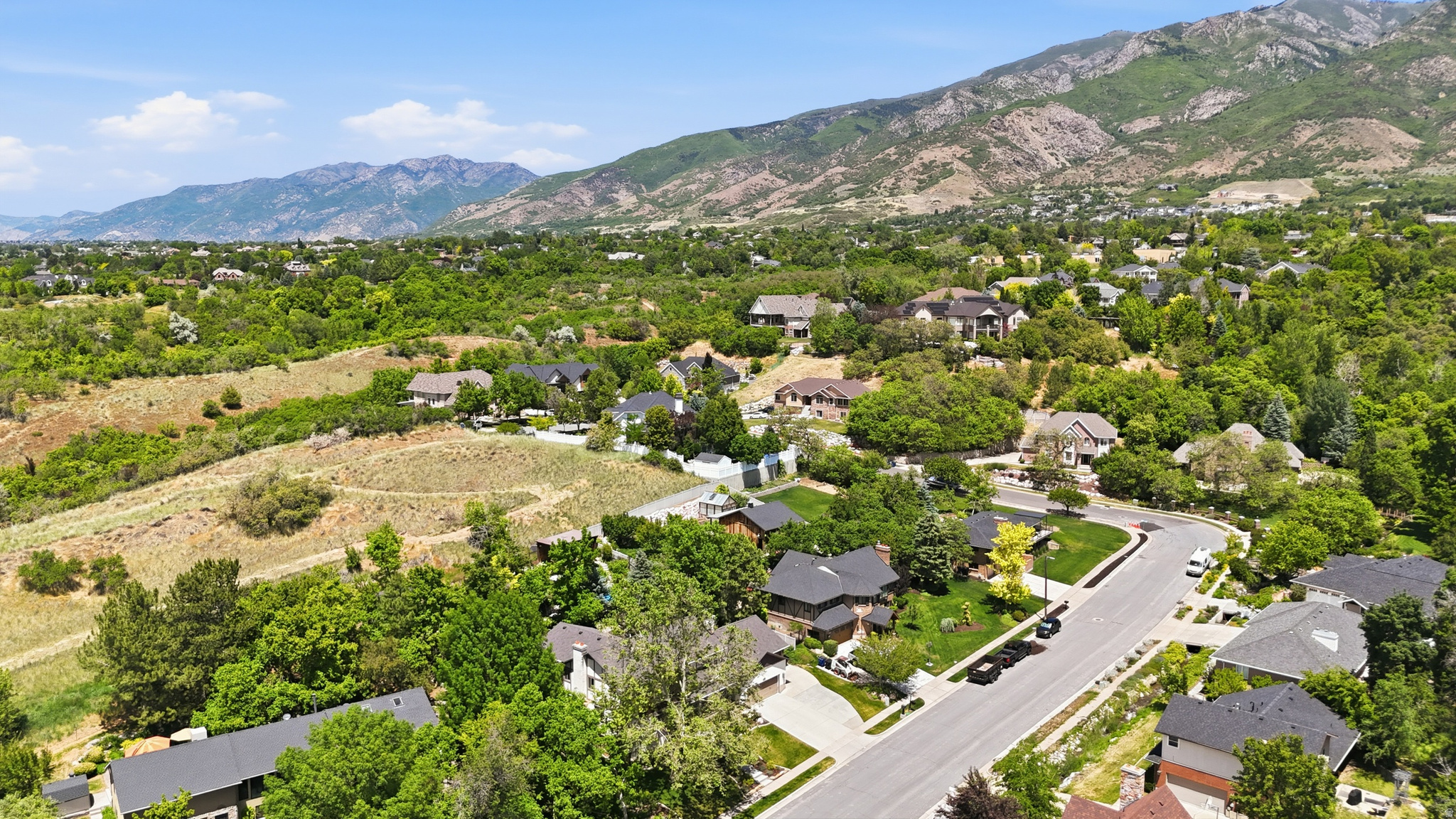 HODS HOLLOW - Residential