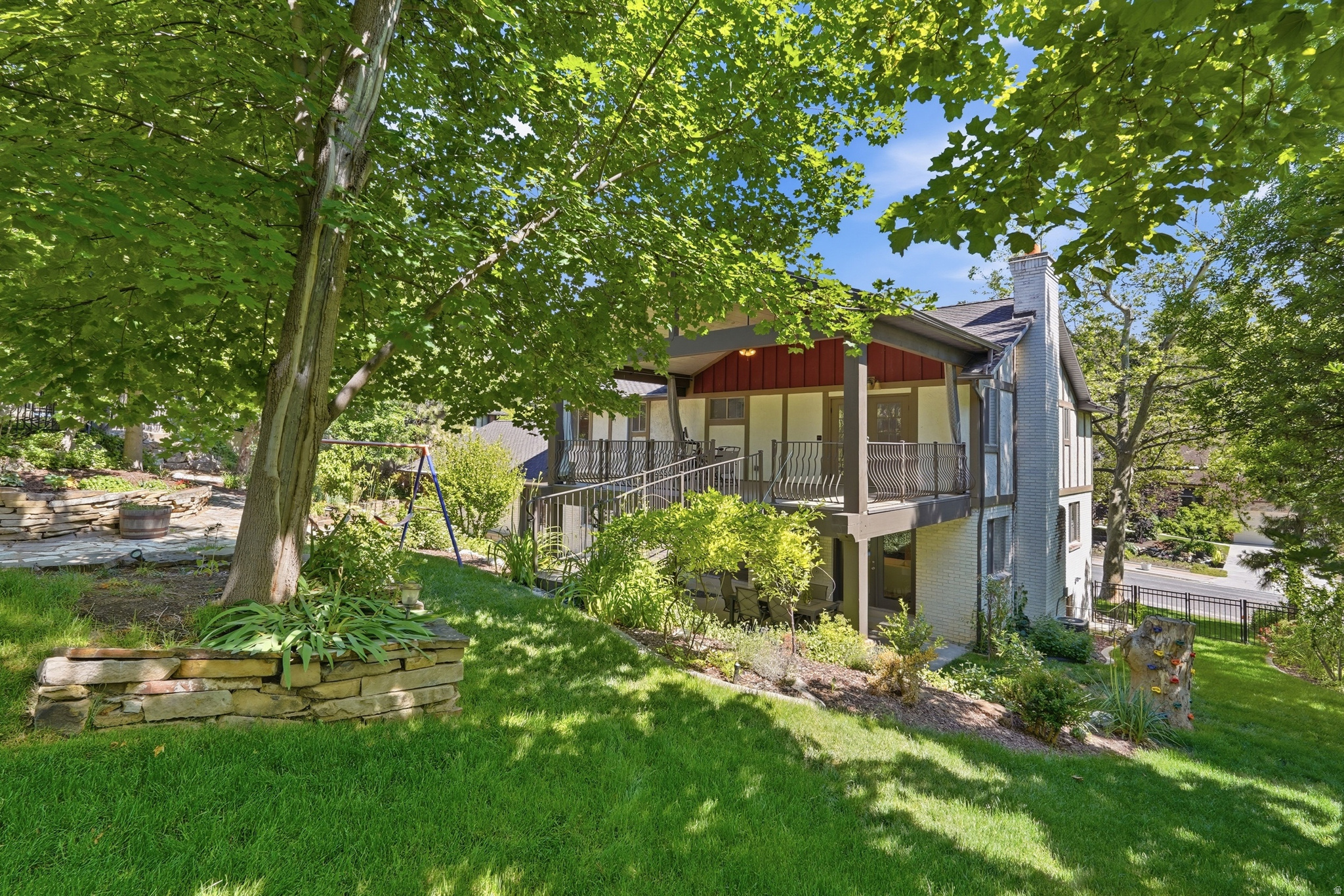 HODS HOLLOW - Residential