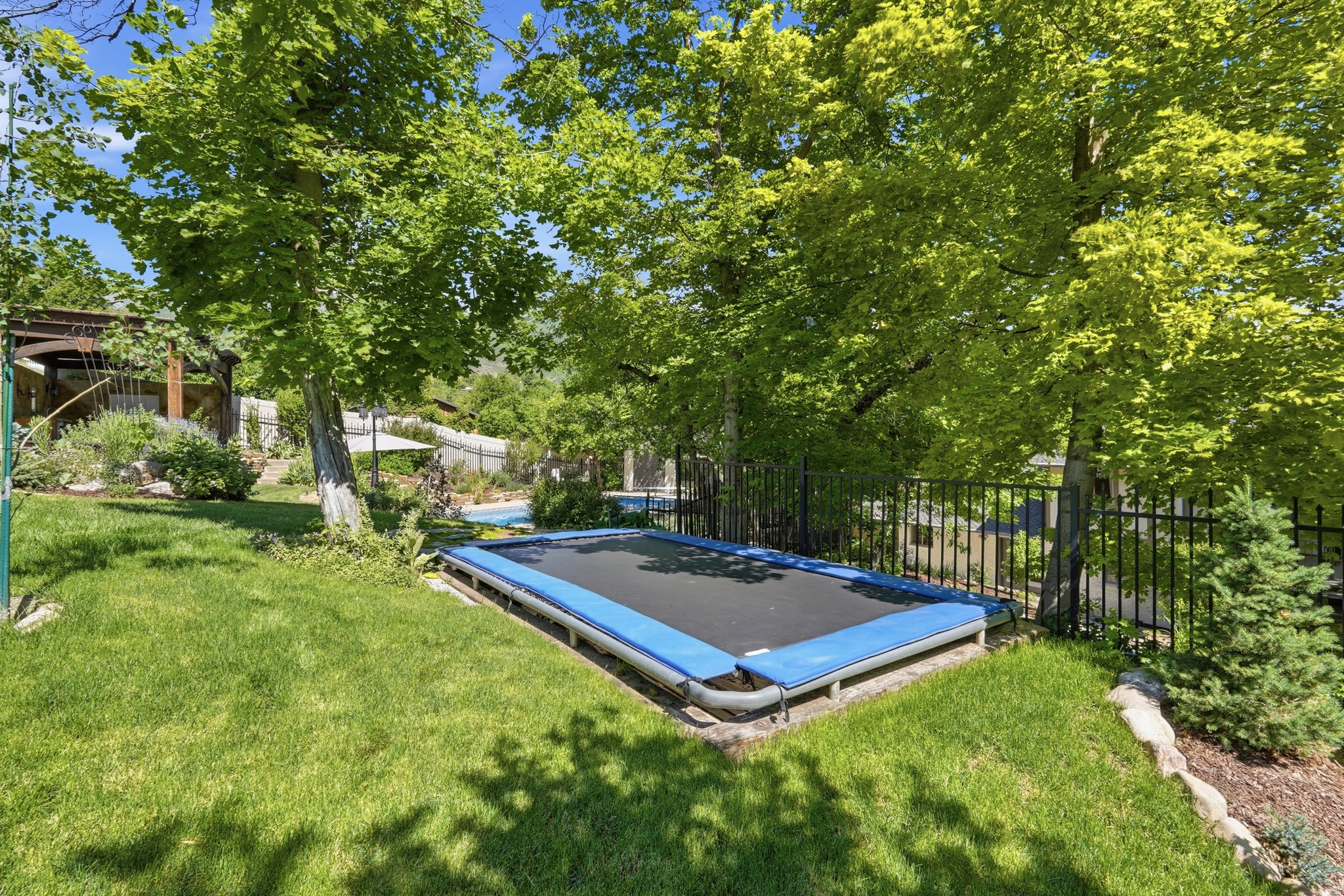HODS HOLLOW - Residential