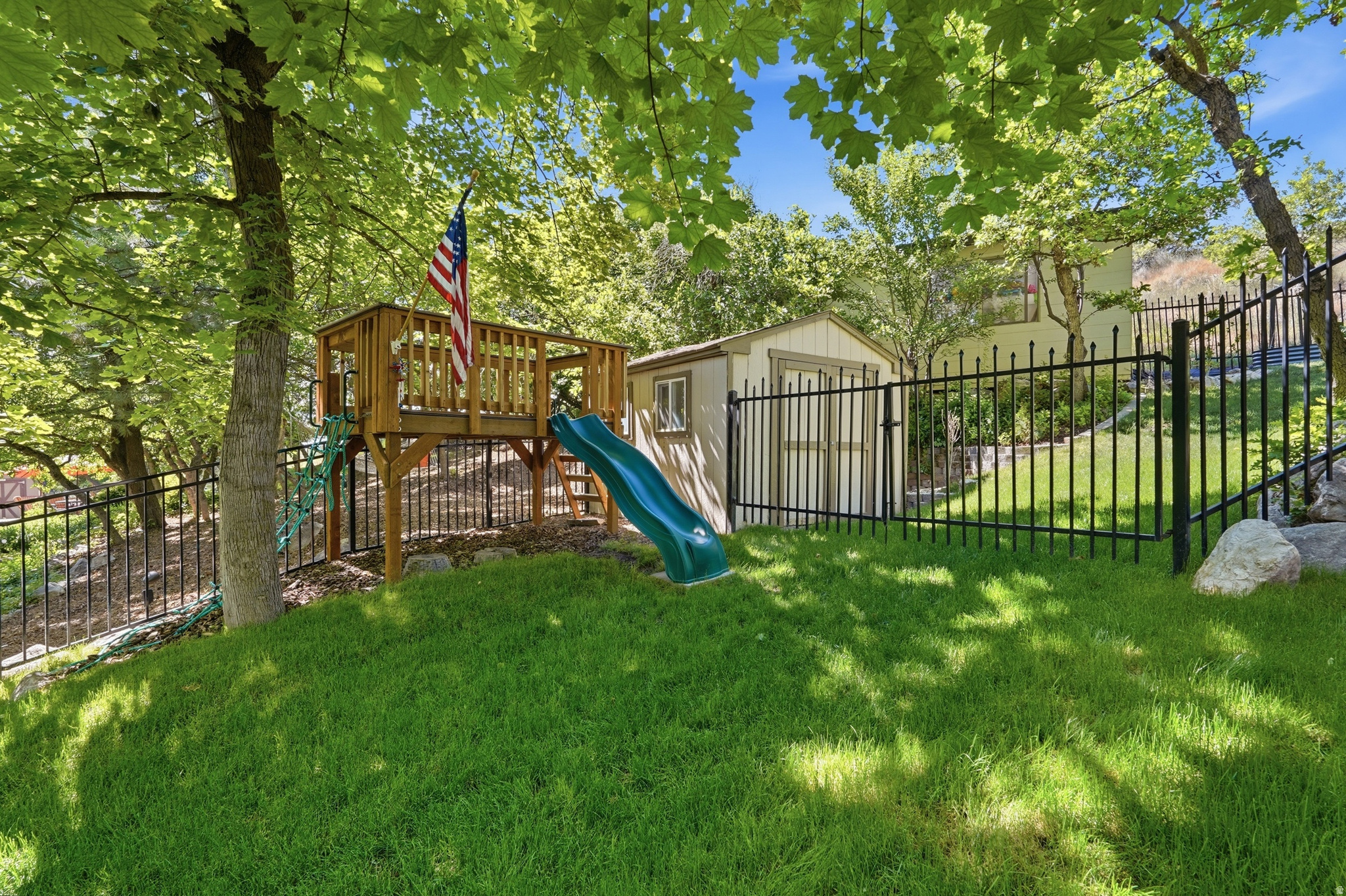 HODS HOLLOW - Residential