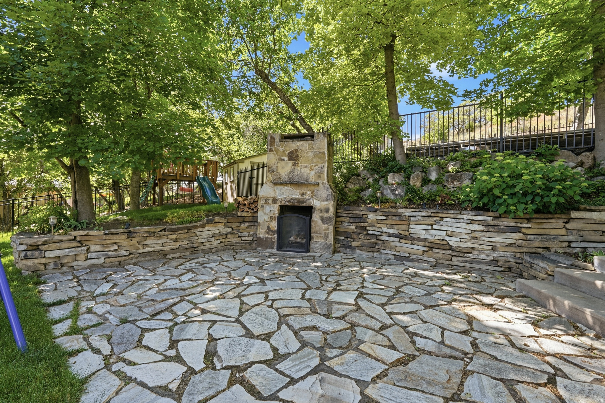 HODS HOLLOW - Residential