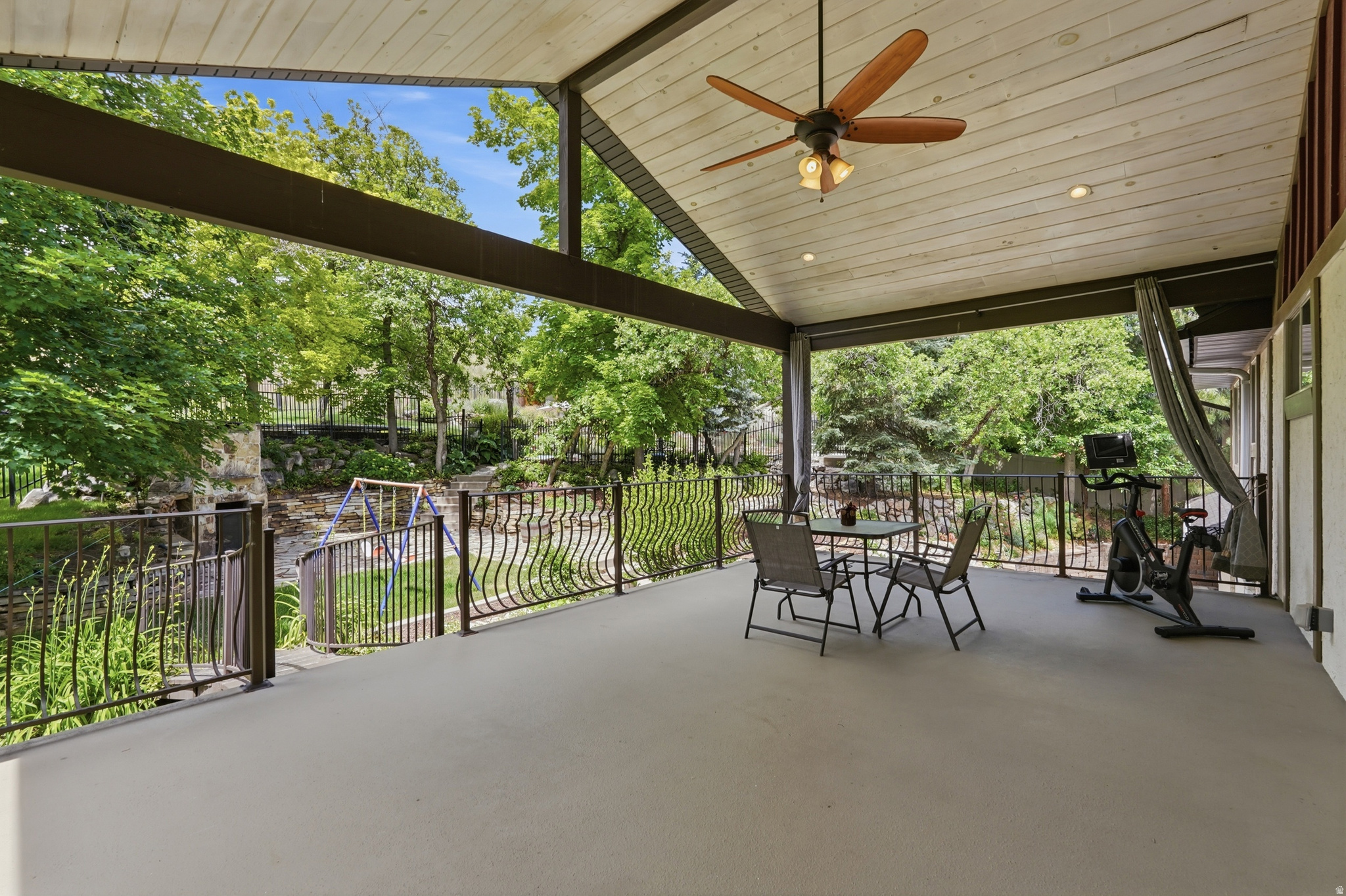 HODS HOLLOW - Residential