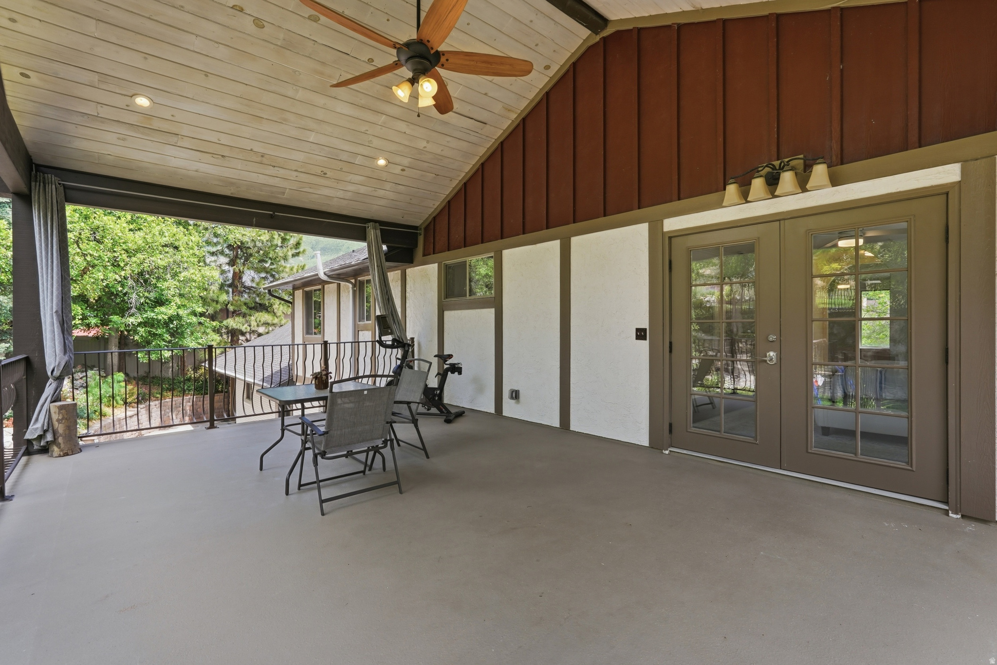 HODS HOLLOW - Residential