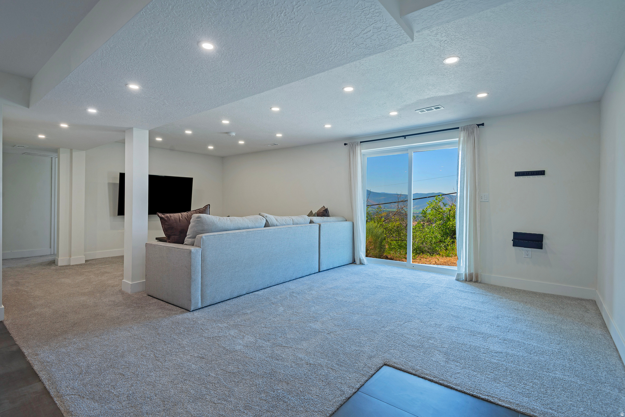 INTERLAKEN - Residential