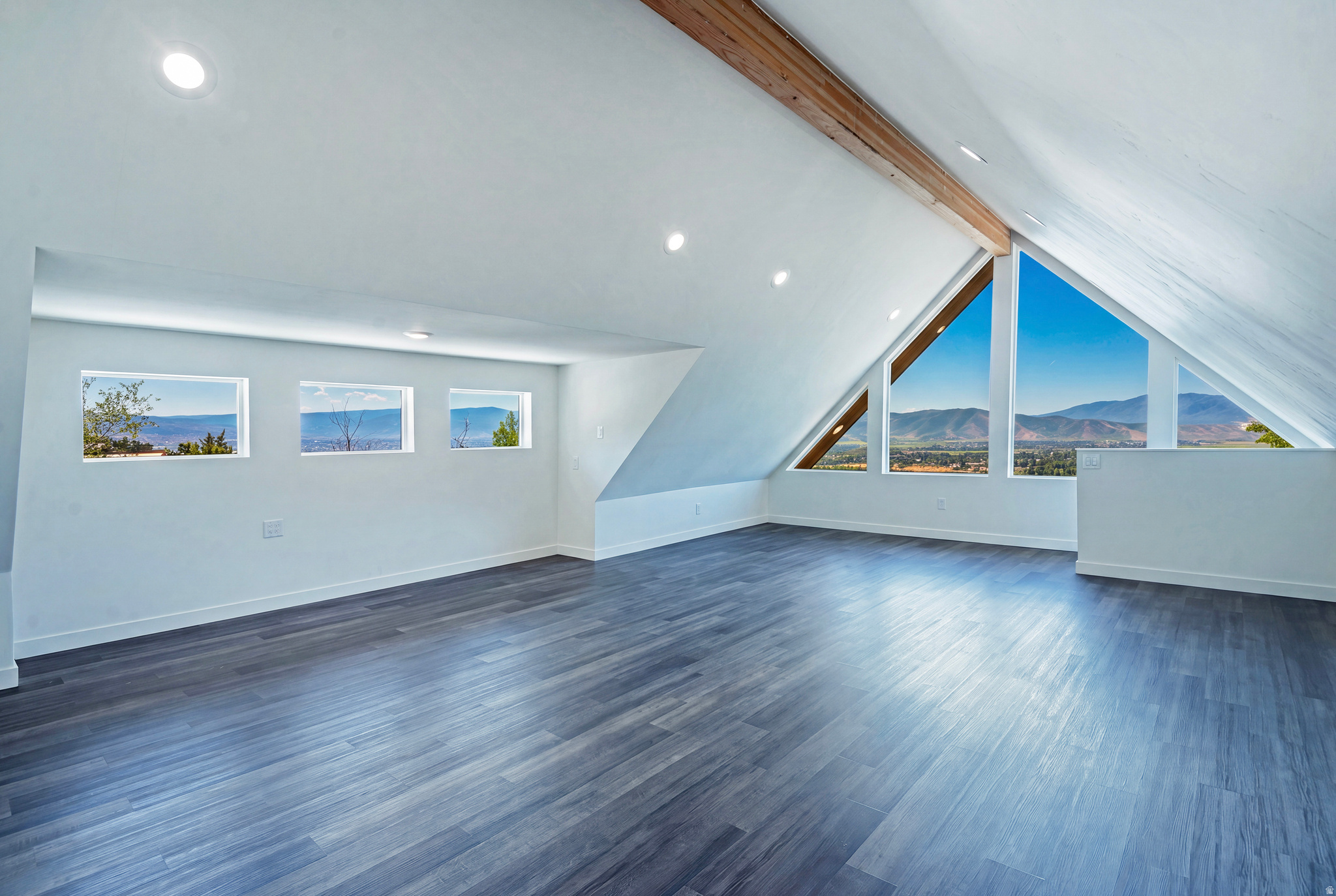 INTERLAKEN - Residential