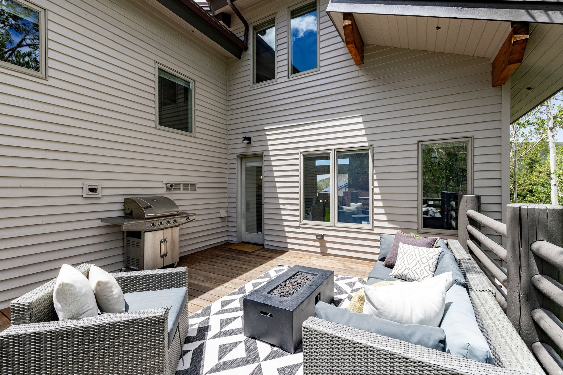 ASPEN SPRINGS RANCH - Residential