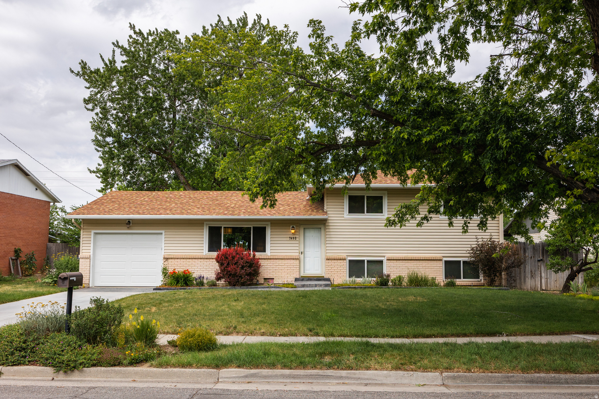 CHERRY HILLS - Residential
