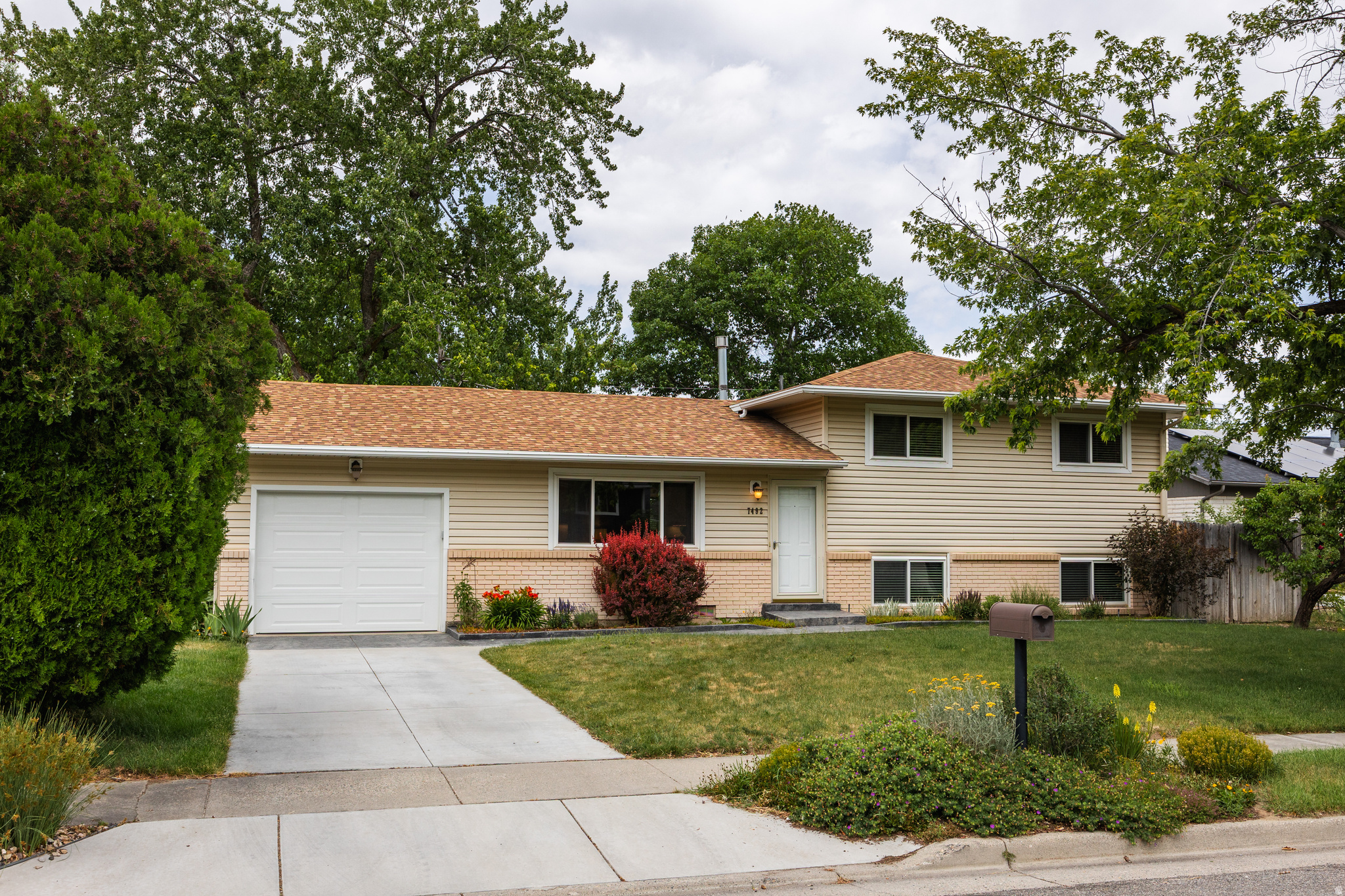CHERRY HILLS - Residential