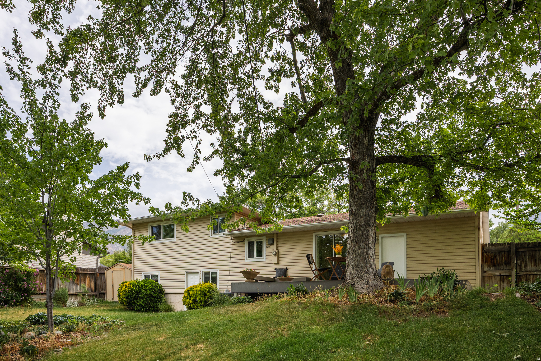 CHERRY HILLS - Residential