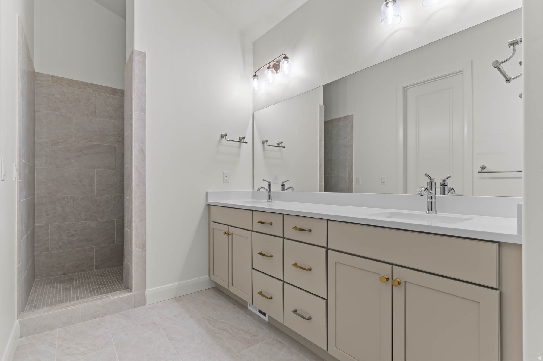 RIDGEVIEW EST 465 - Residential