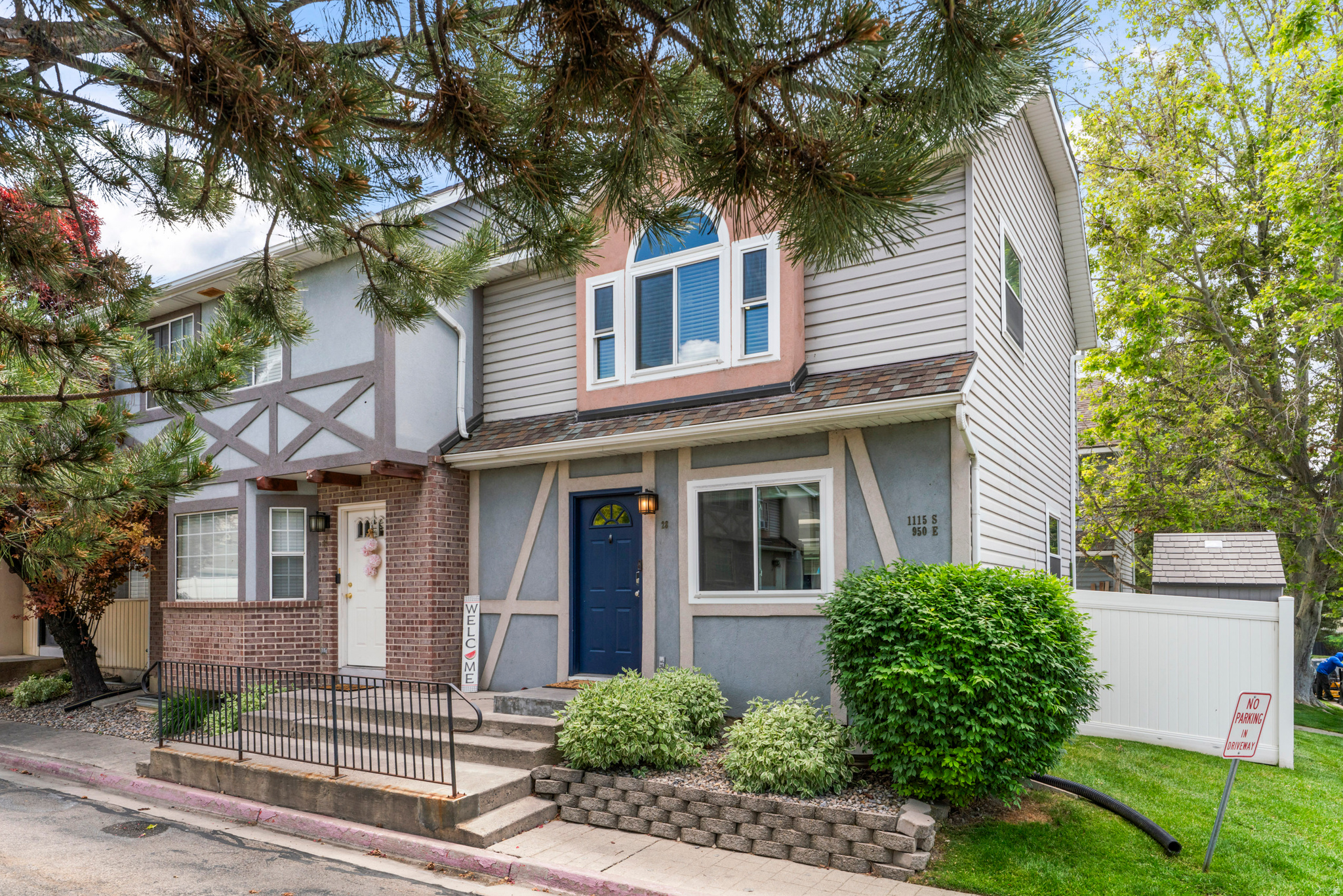 Updated end-row townhome in a fantastic location in Provo! Fully finished basement. Makes for a great starter home or investment opportunity at a great price.