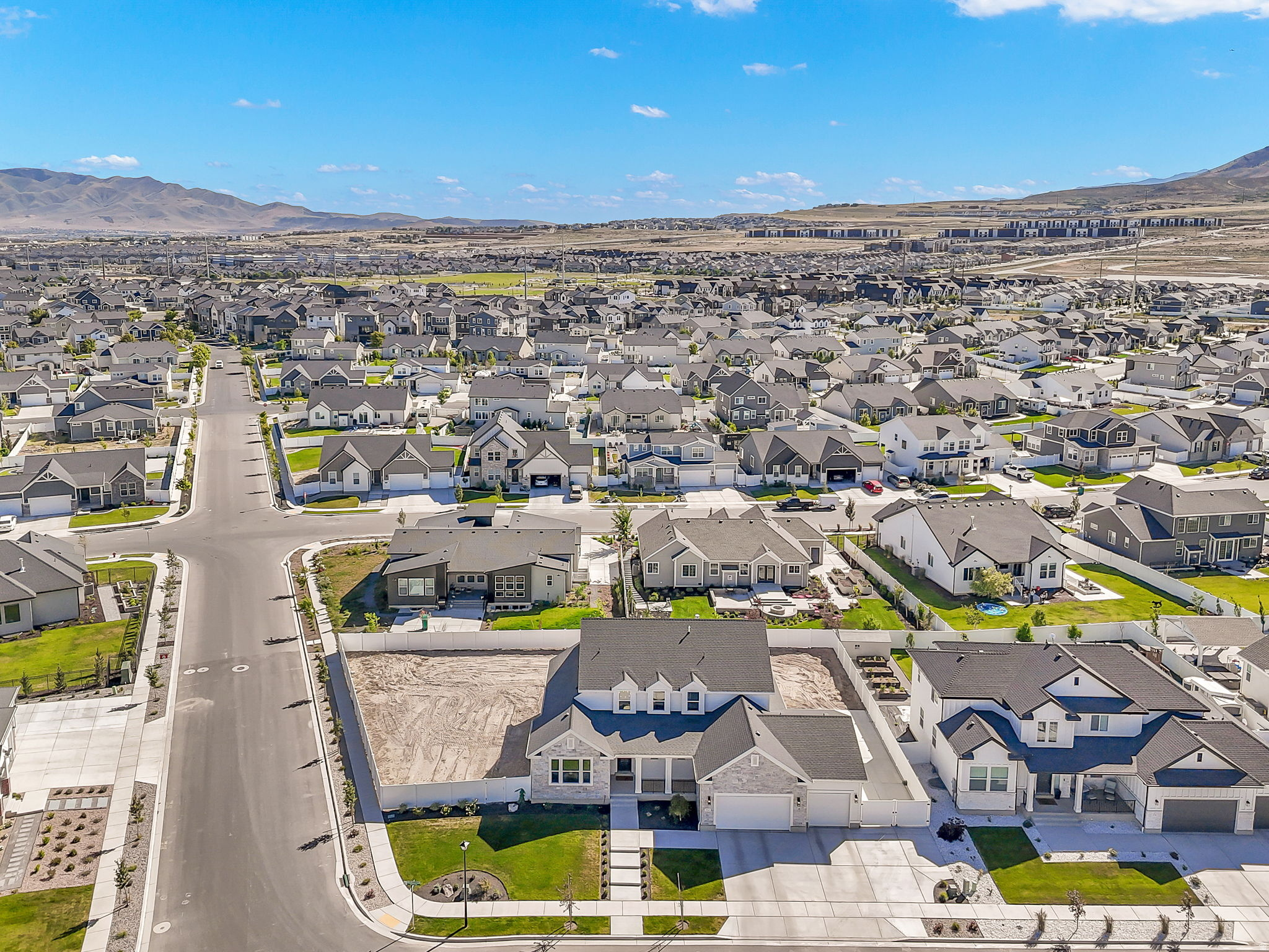 HOLBROOK PLACE ESTATES - Residential