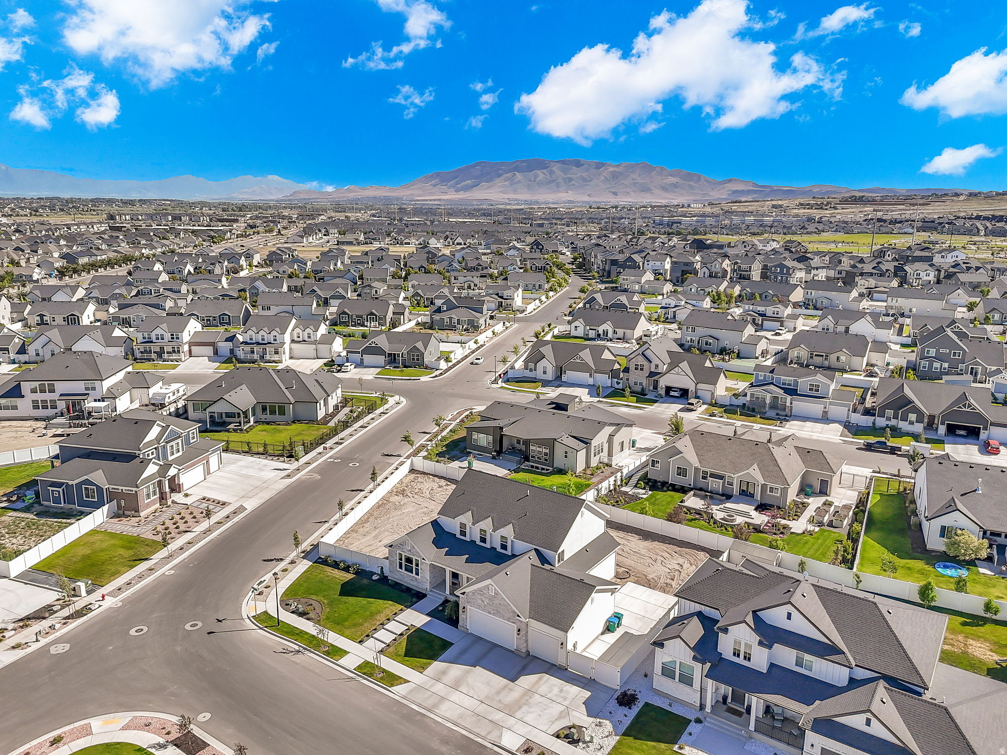HOLBROOK PLACE ESTATES - Residential