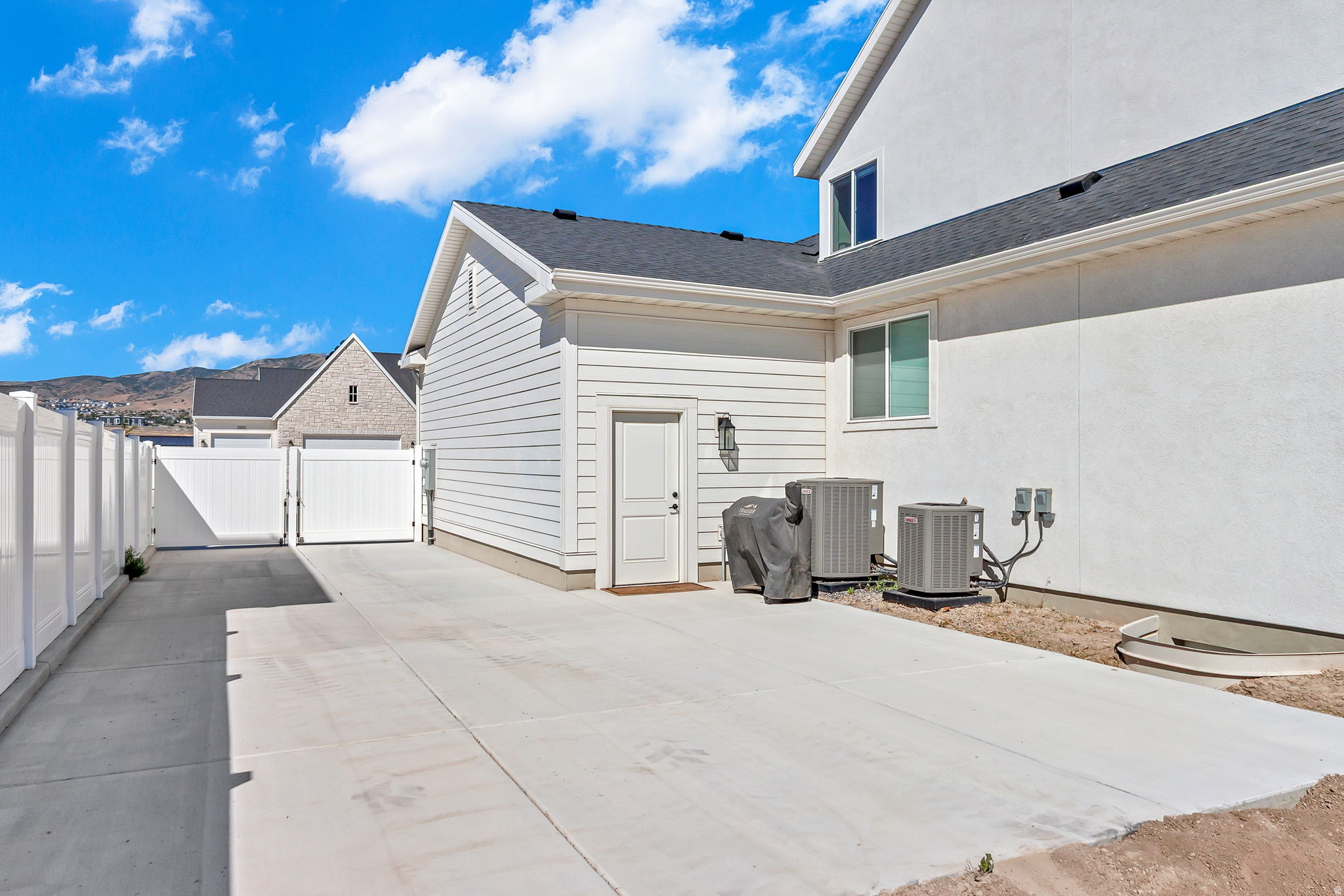 HOLBROOK PLACE ESTATES - Residential