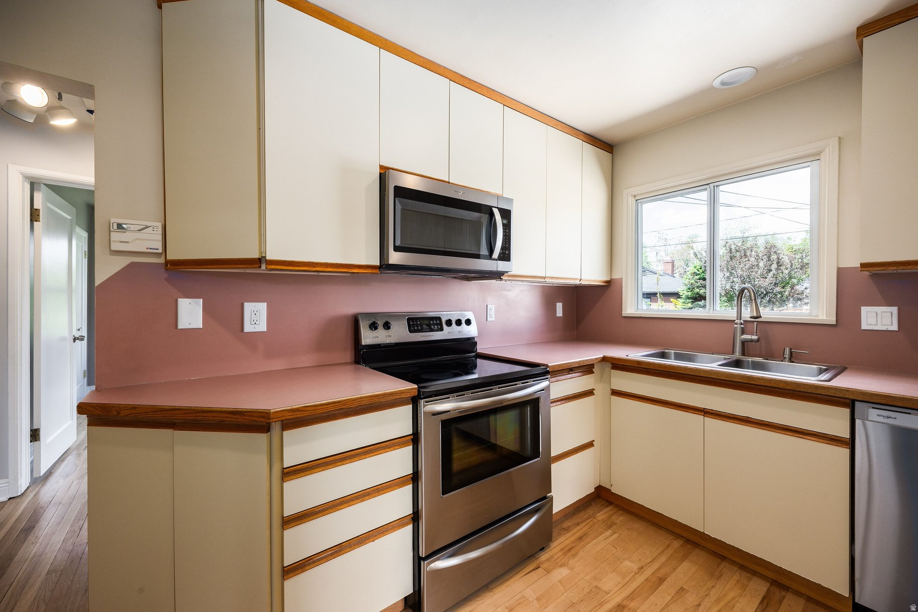 CRYSTAL HEIGHTS - Residential