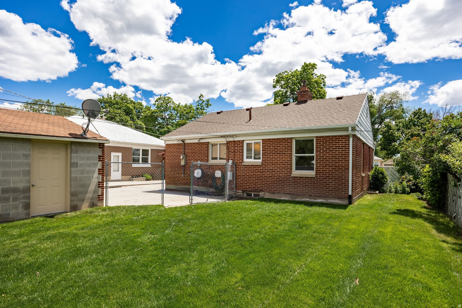 CRYSTAL HEIGHTS - Residential