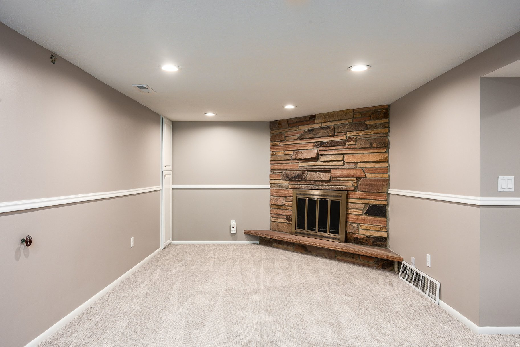 CRYSTAL HEIGHTS - Residential