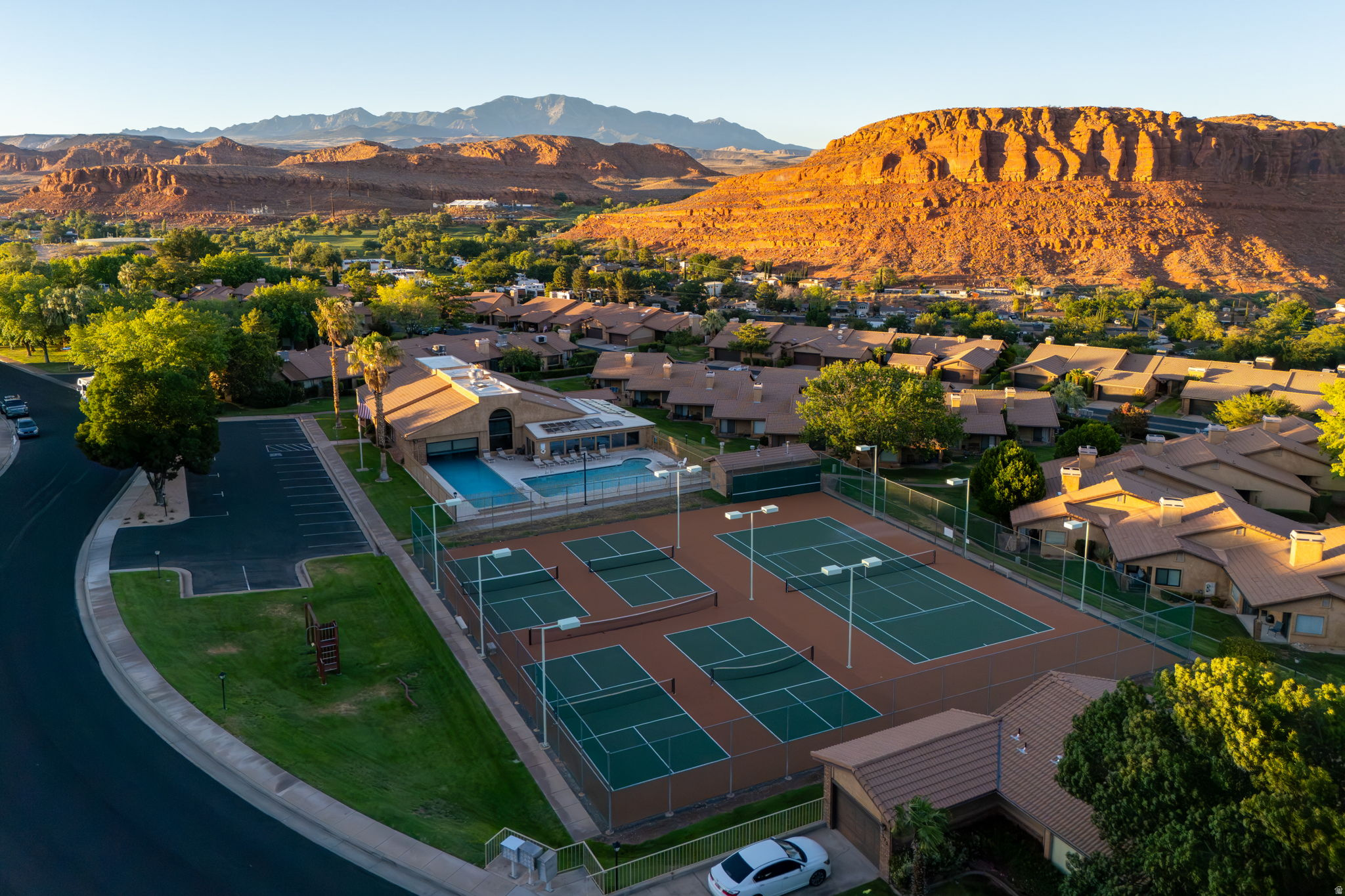 RIDGE TOWNHOMES - Residential
