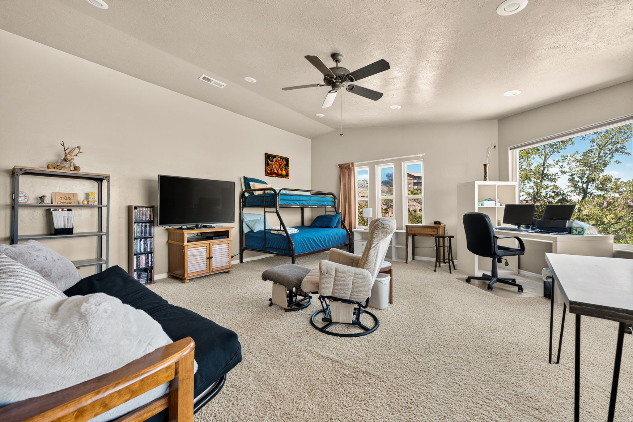 RIDGE TOWNHOMES - Residential