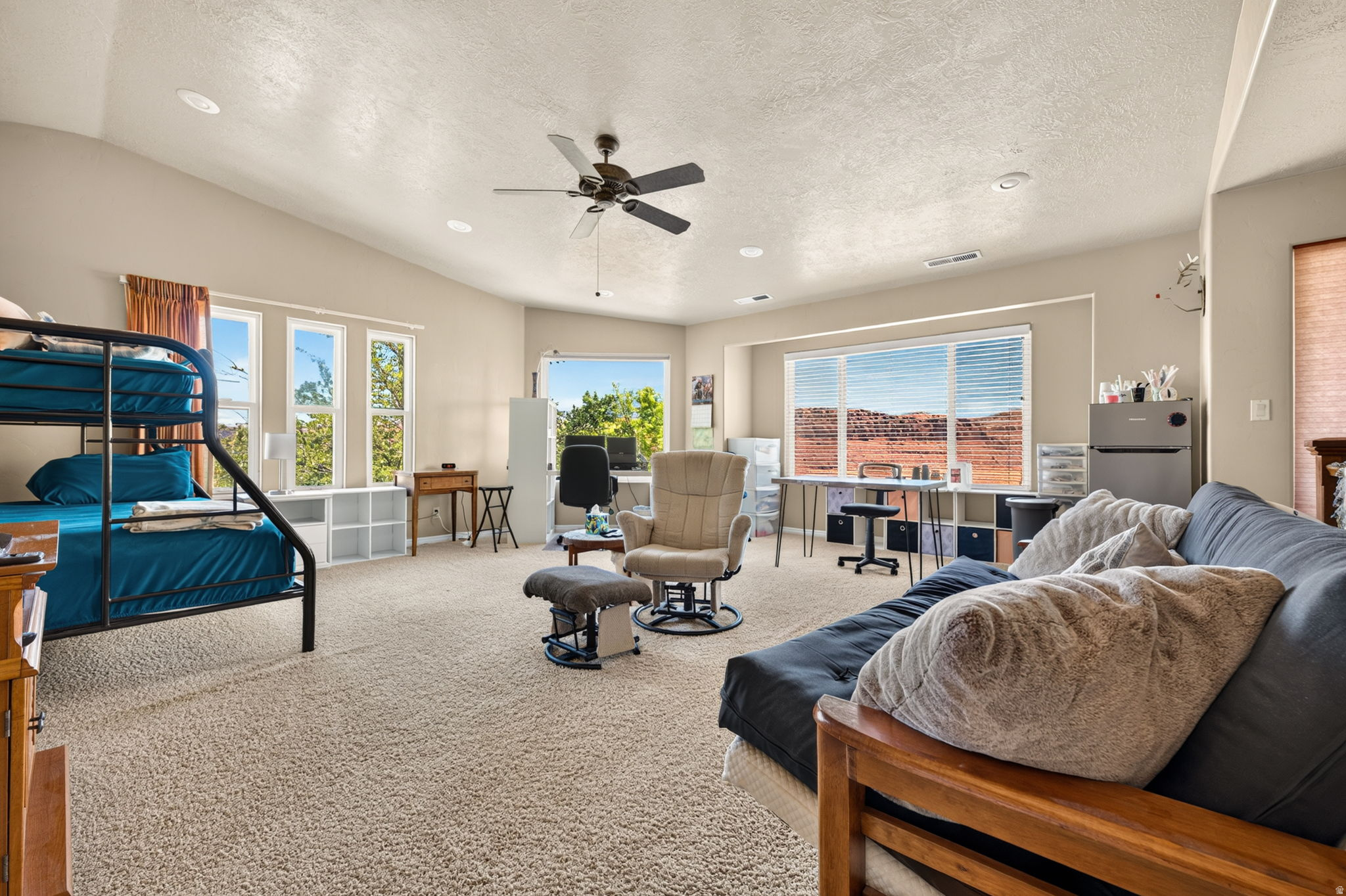 RIDGE TOWNHOMES - Residential