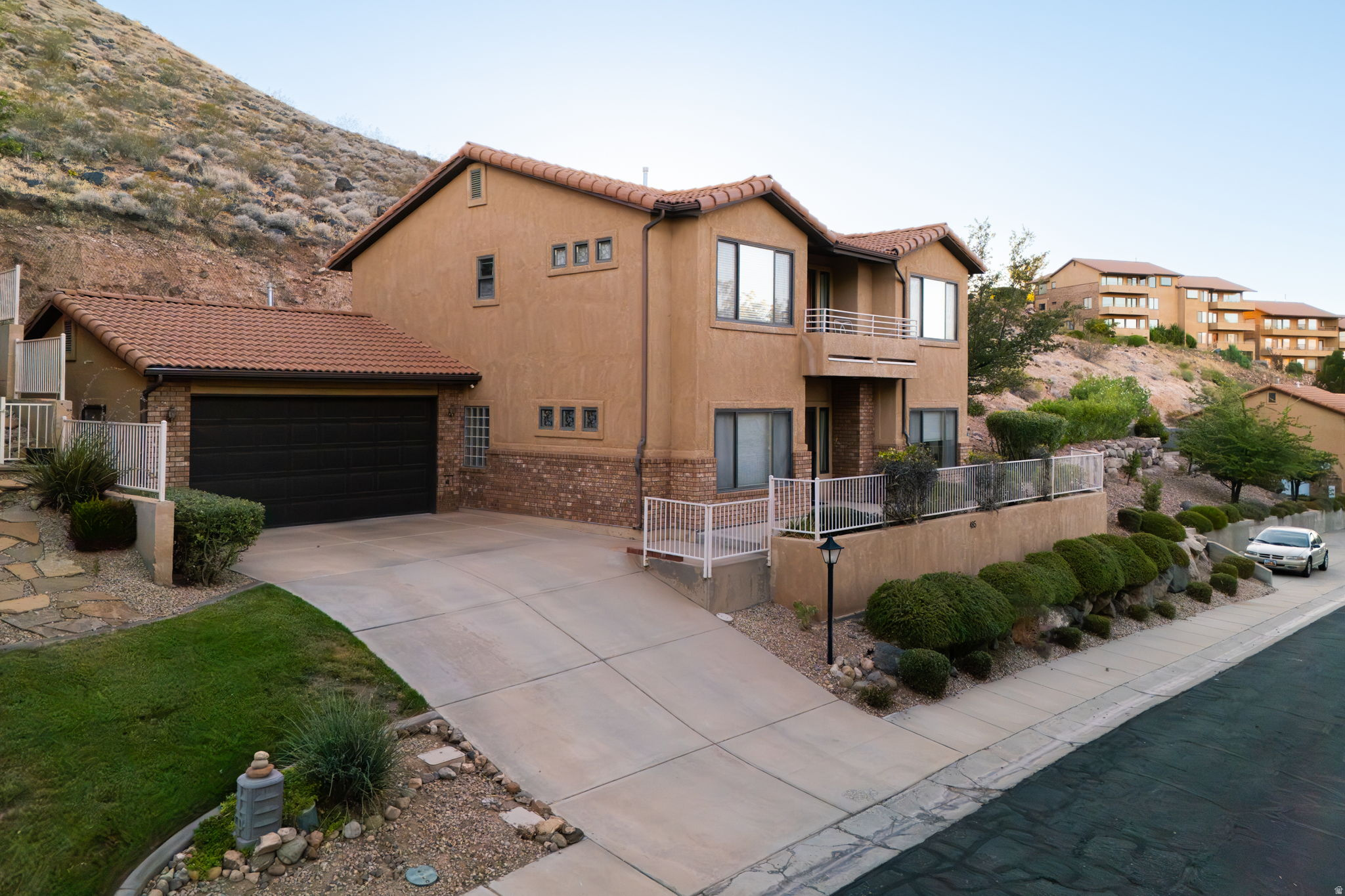 RIDGE TOWNHOMES - Residential