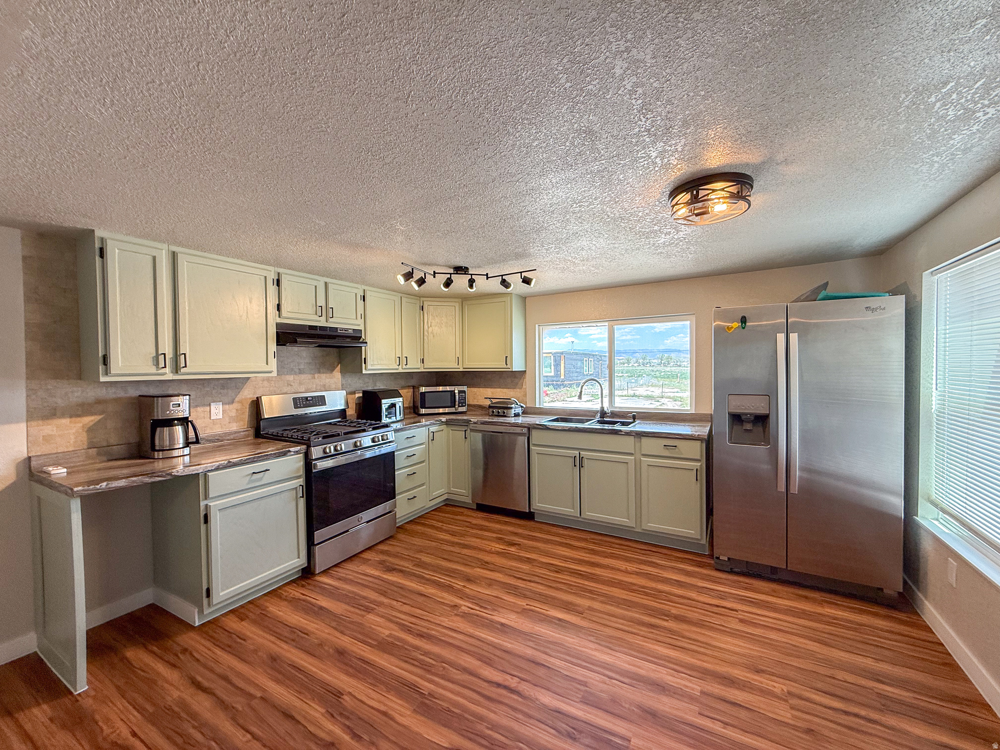 EASTRIDGE MOBILE HOME & RV COMMUNITY - Residential