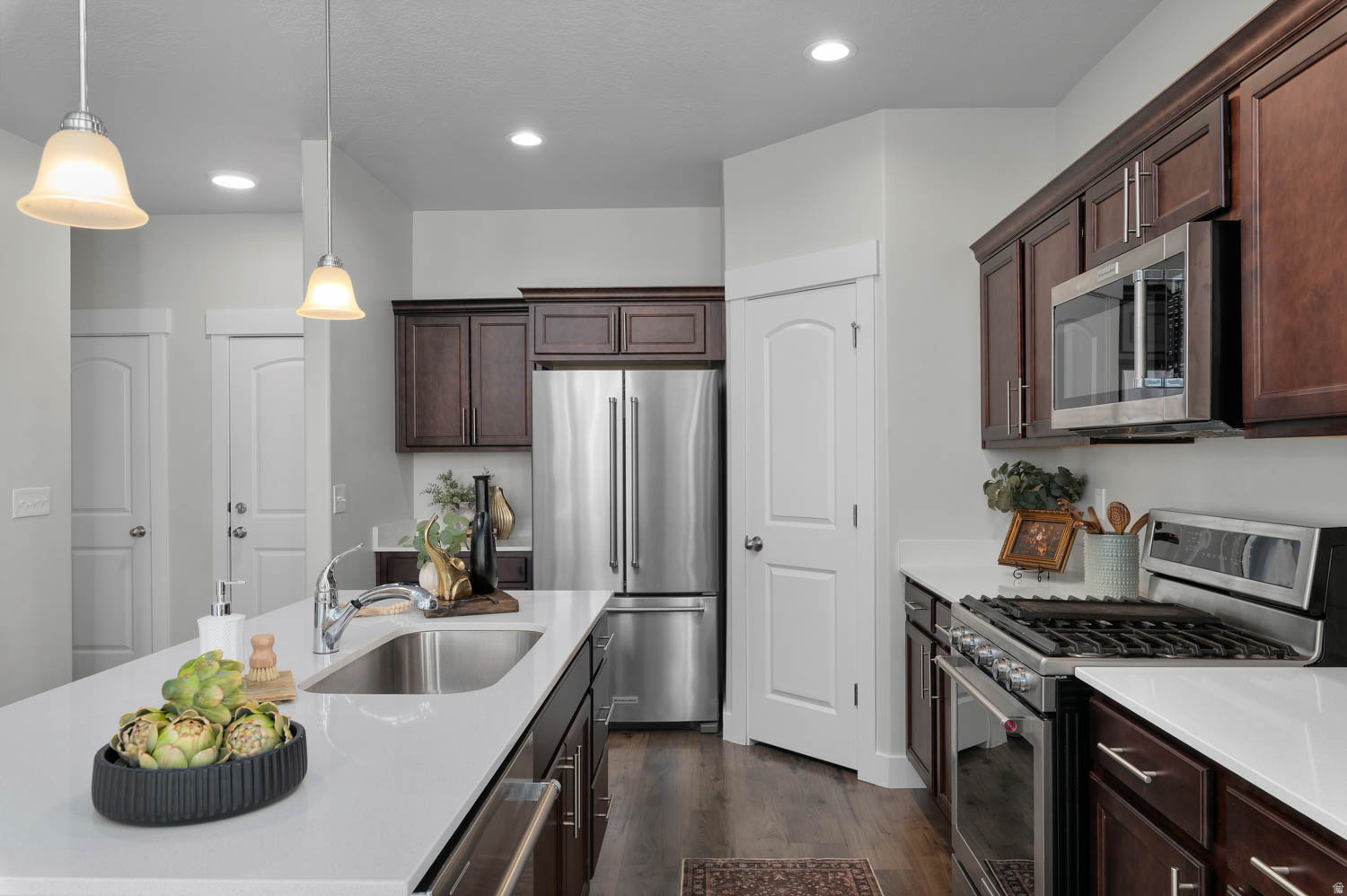 MOUNTAIN RIDGE - Residential