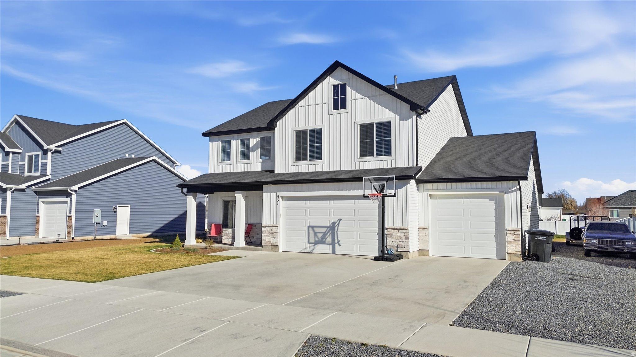 ROLLING HILLS - Residential