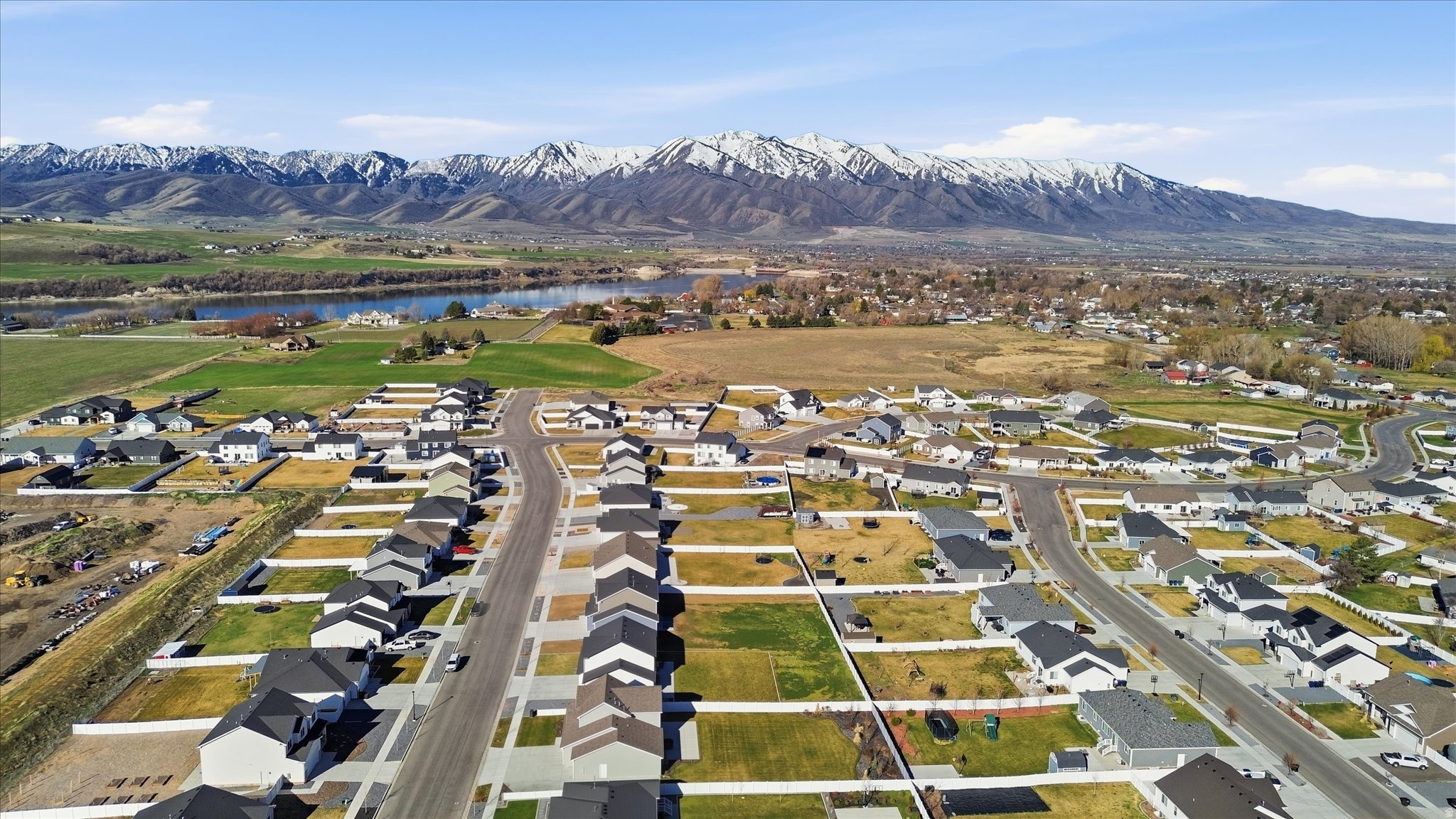 ROLLING HILLS - Residential