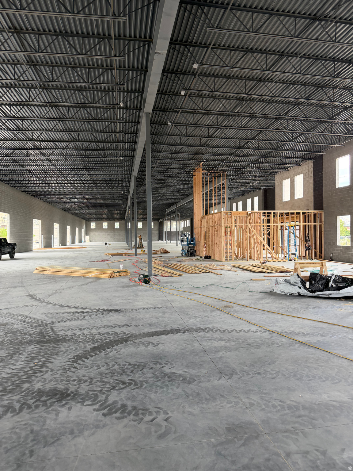 EAST BAY - Commercial Lease