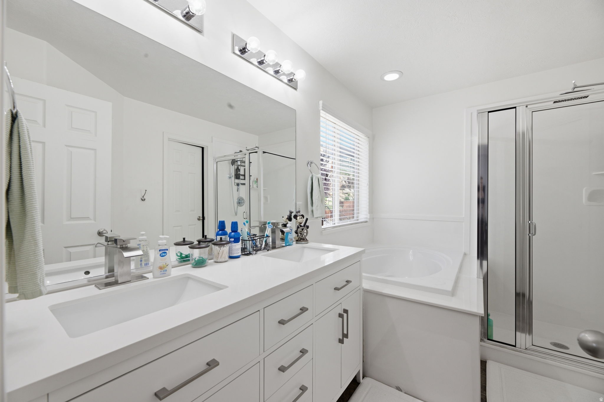 SILVER LAKE - Residential