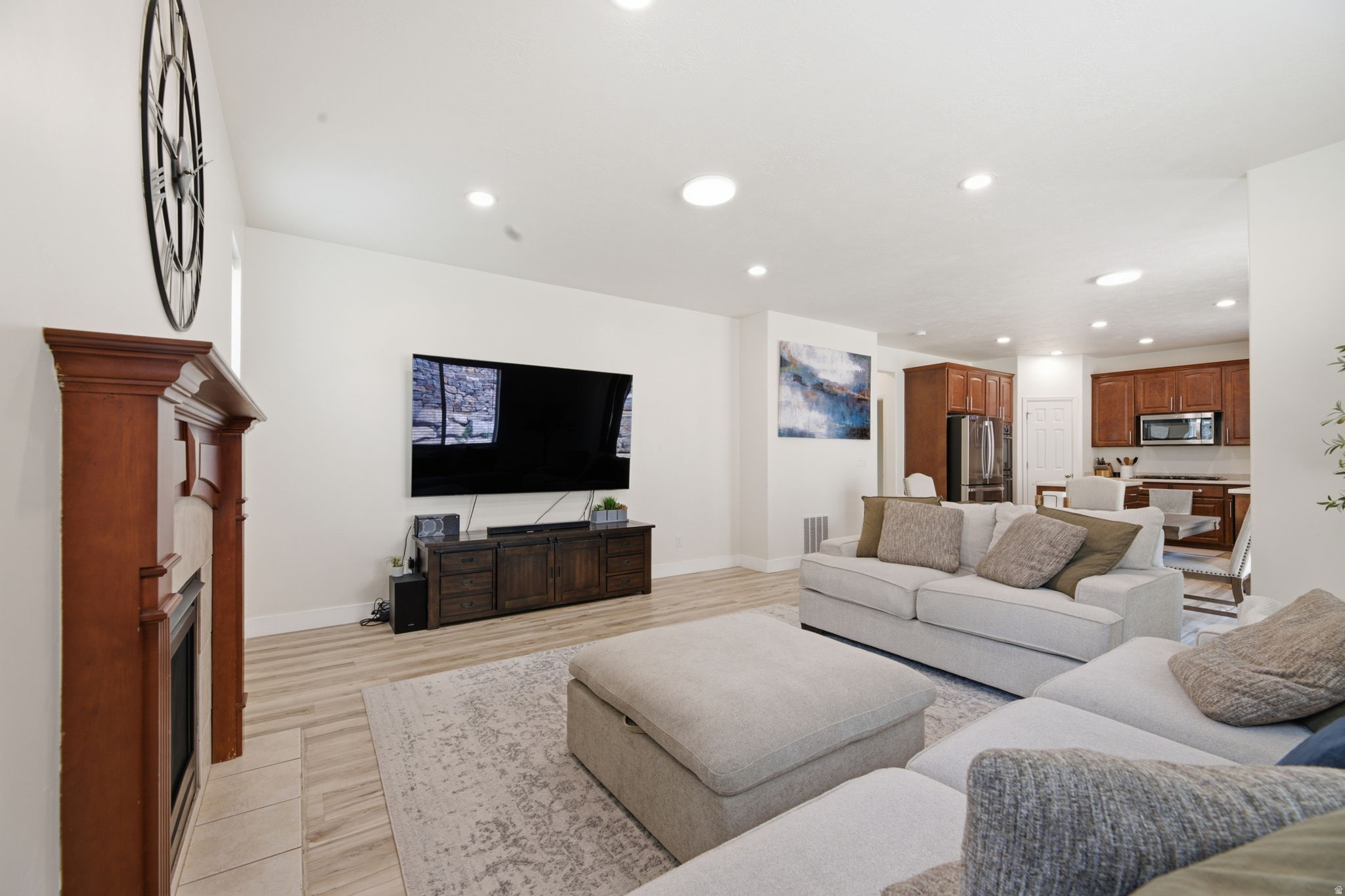 SILVER LAKE - Residential