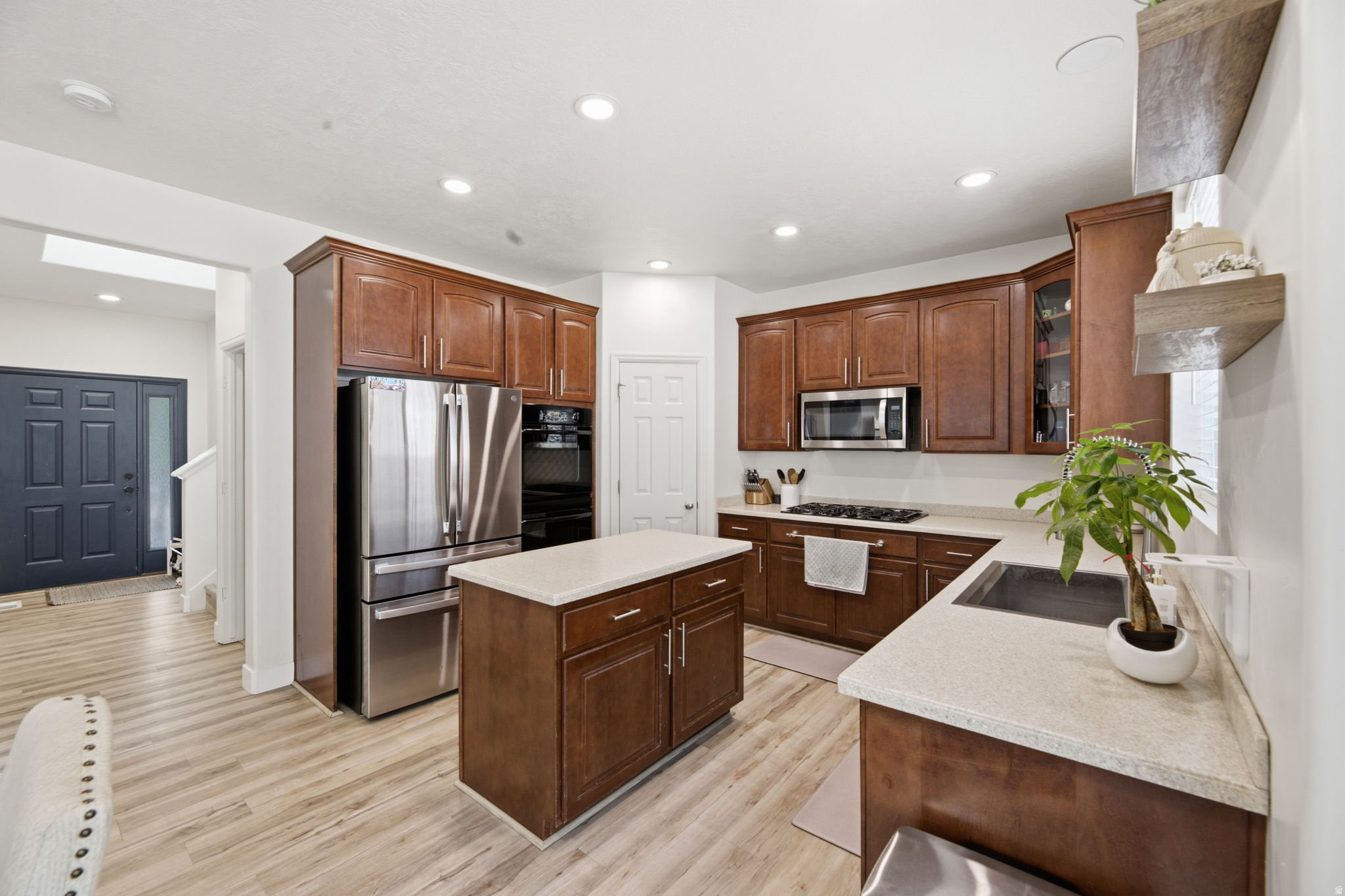 SILVER LAKE - Residential