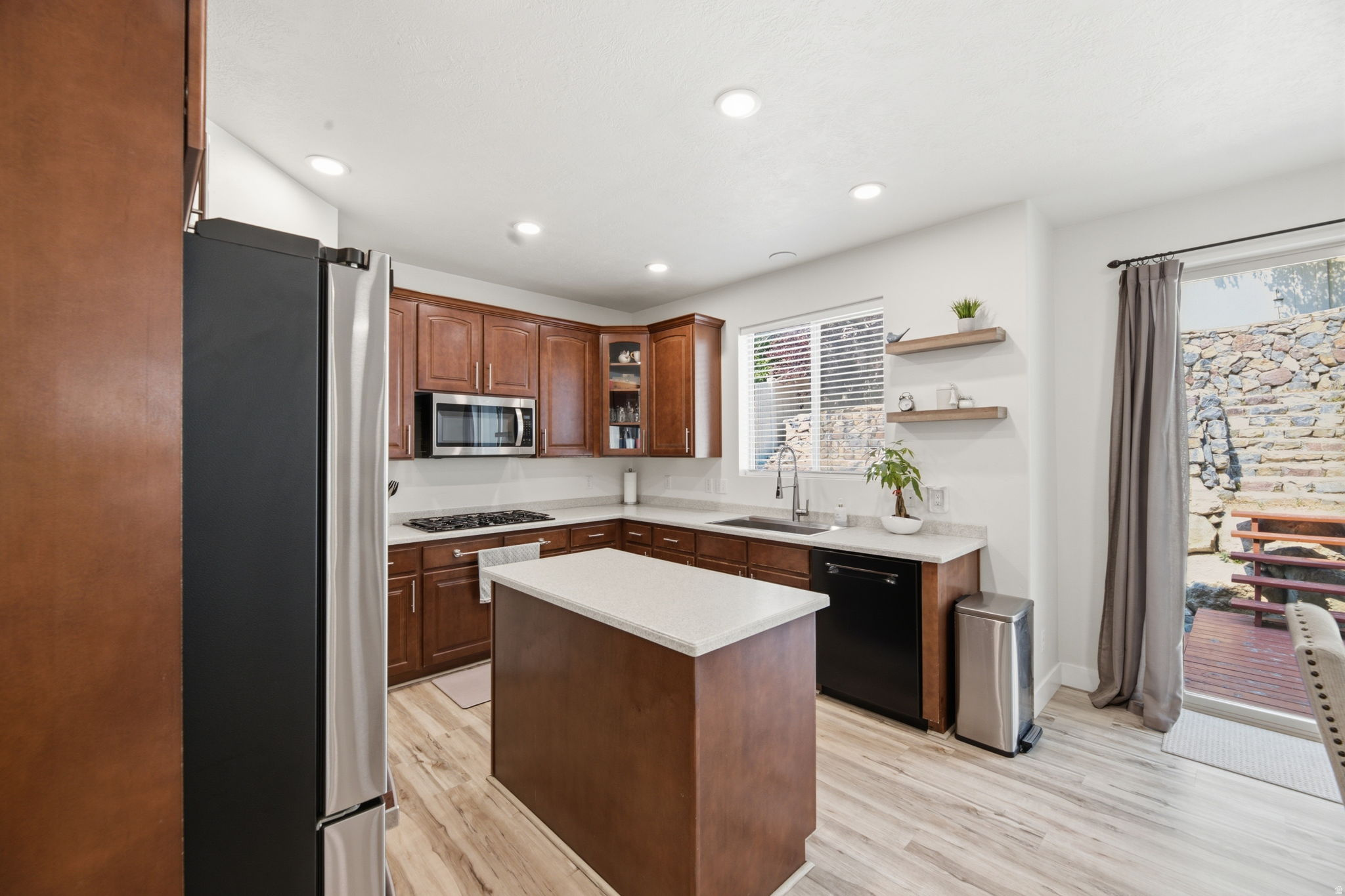 SILVER LAKE - Residential