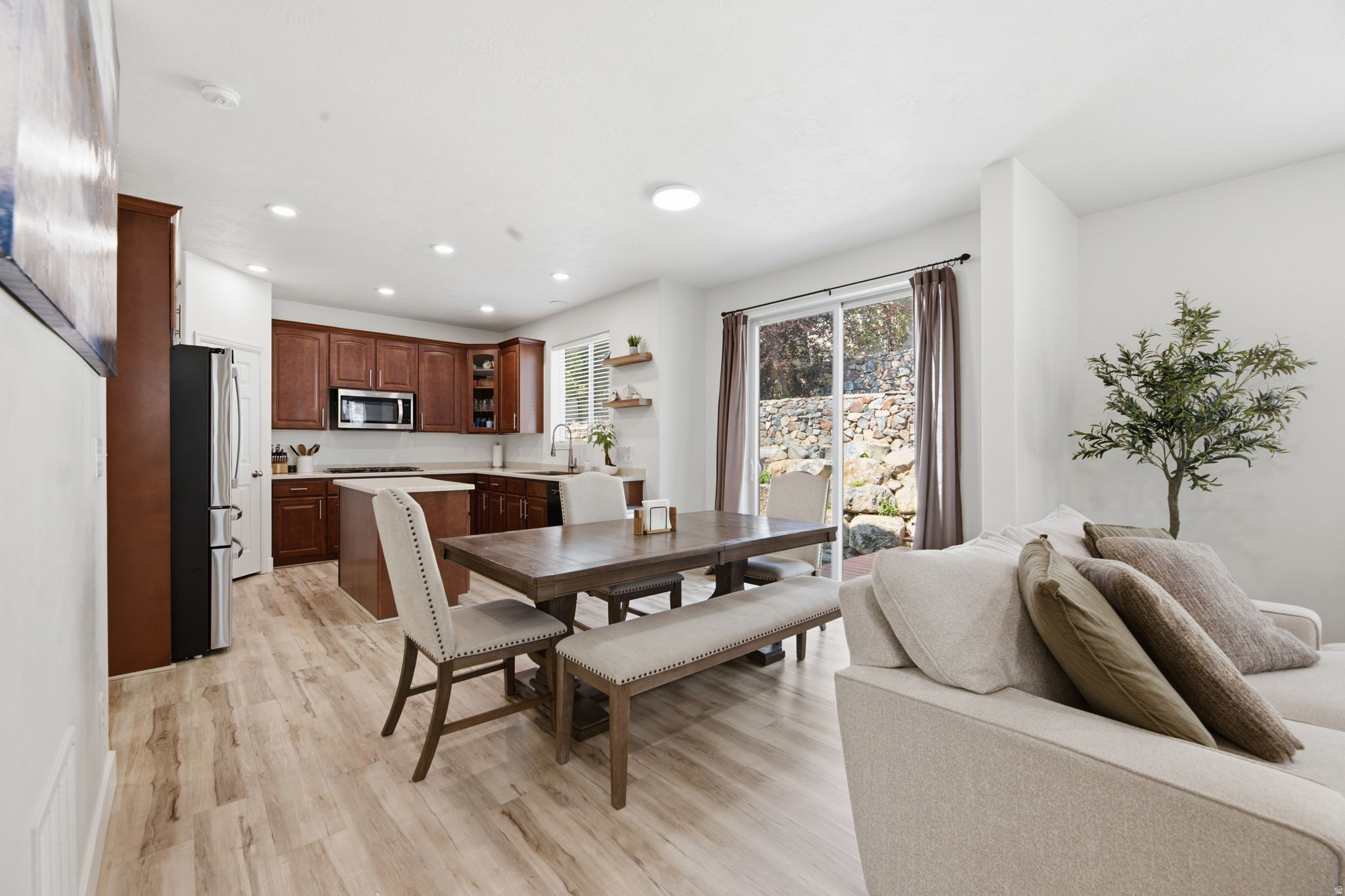 SILVER LAKE - Residential