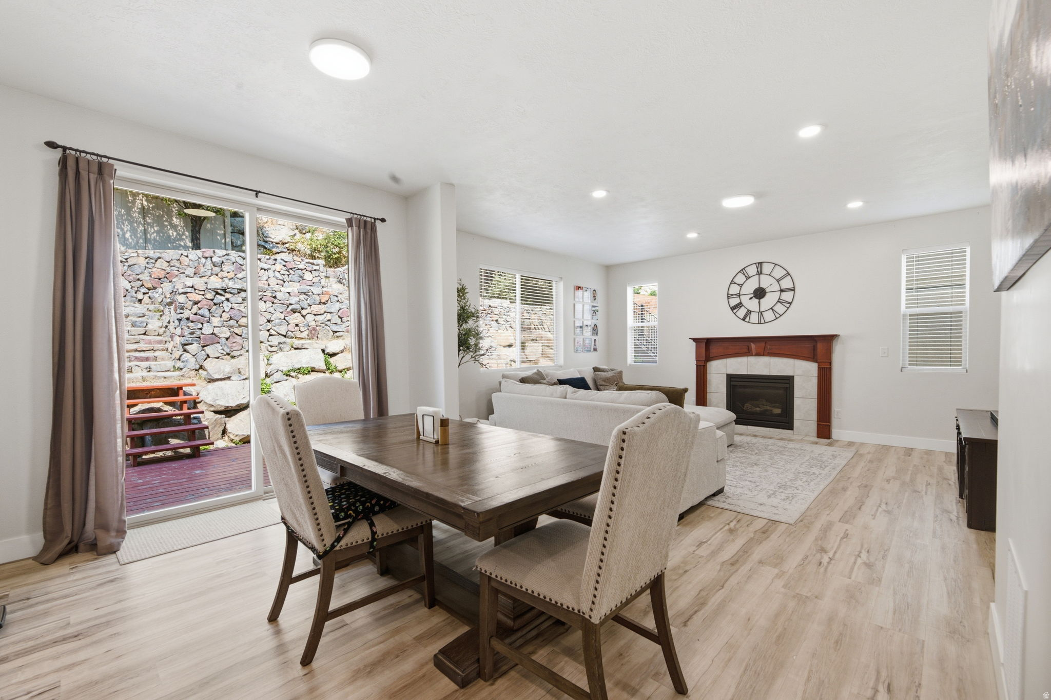 SILVER LAKE - Residential